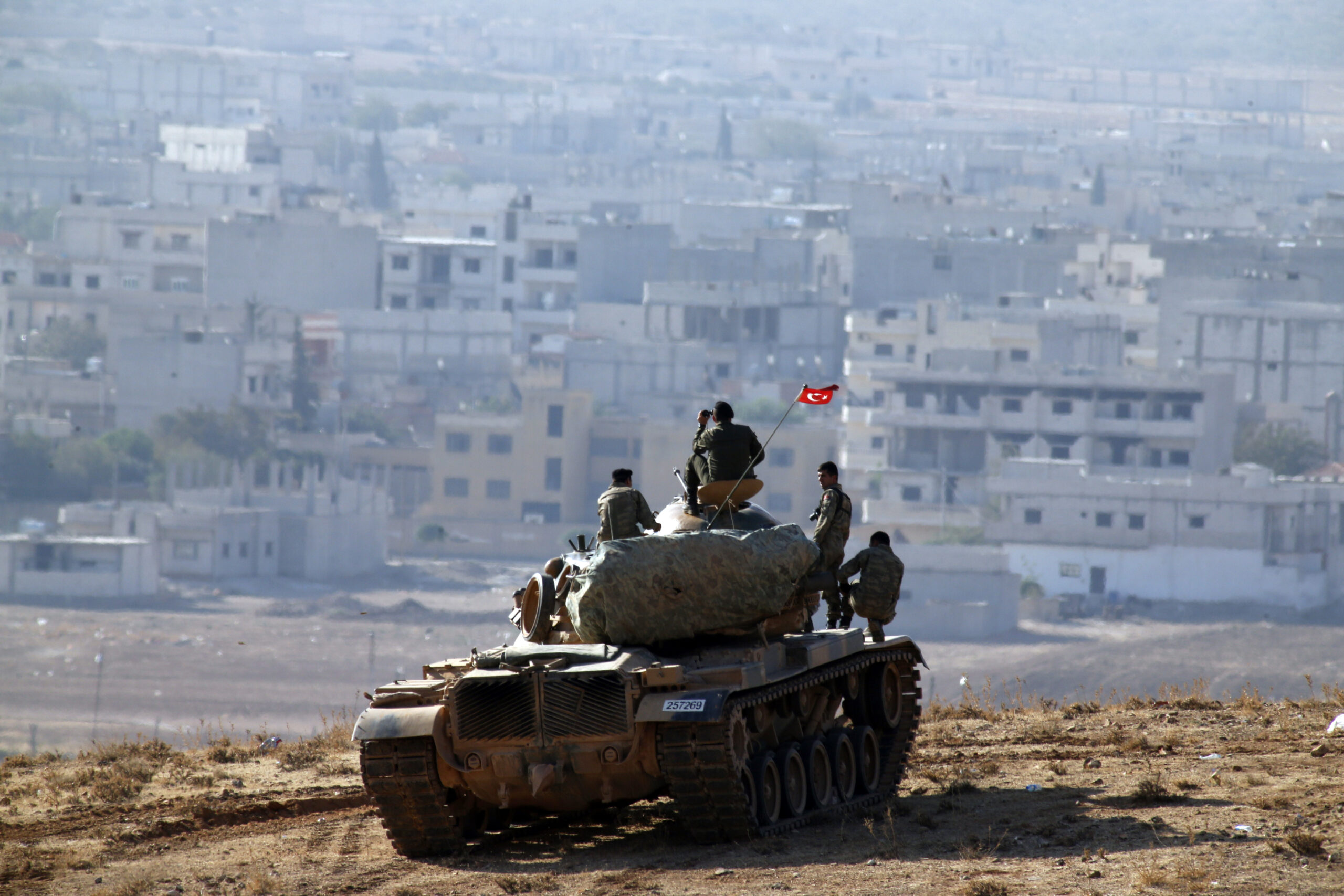 US-led coalition ramps up strikes on Syrian town