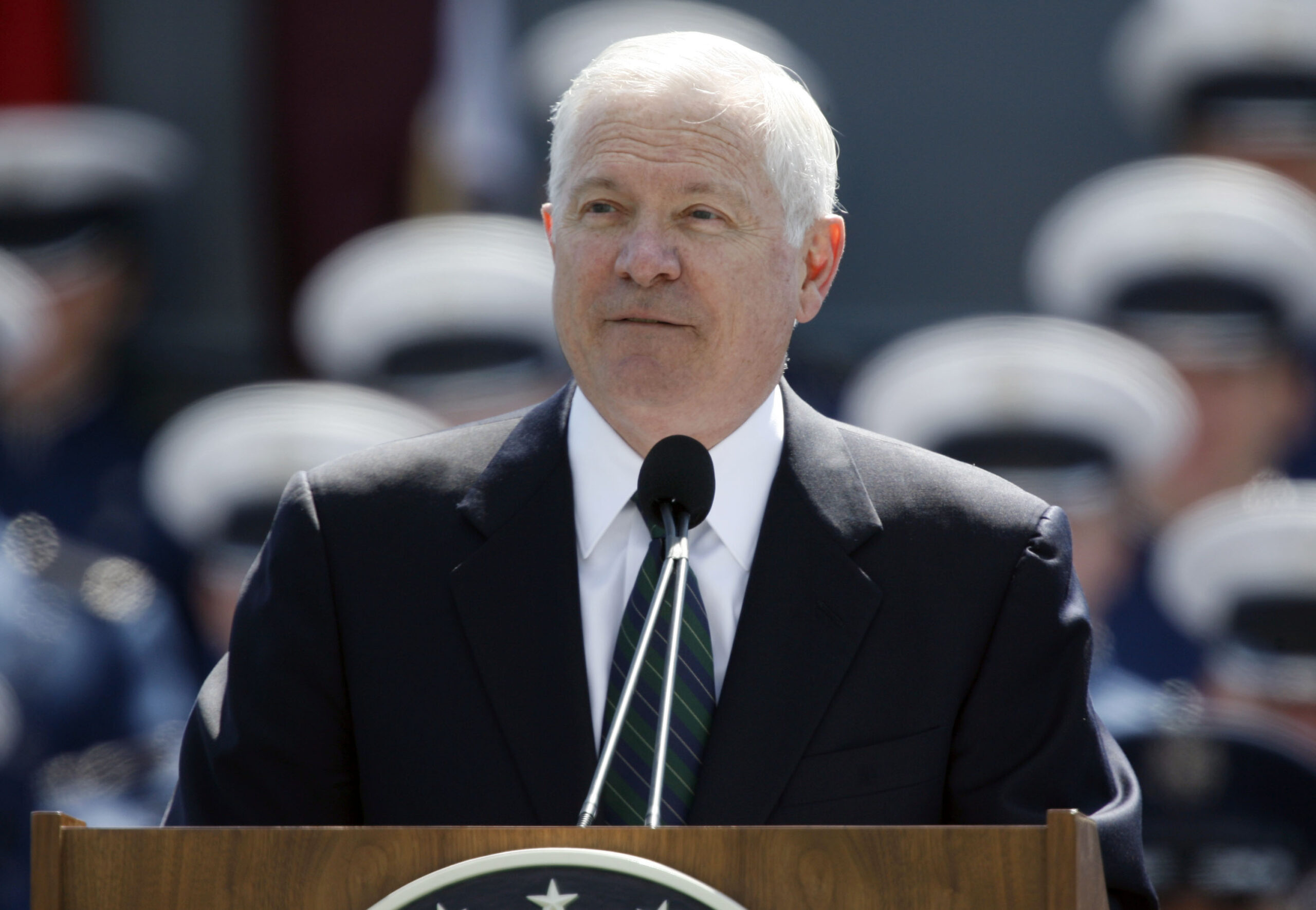 Robert Gates: Hillary Clinton, Obama admitted they let politics dictate national security position on Iraq