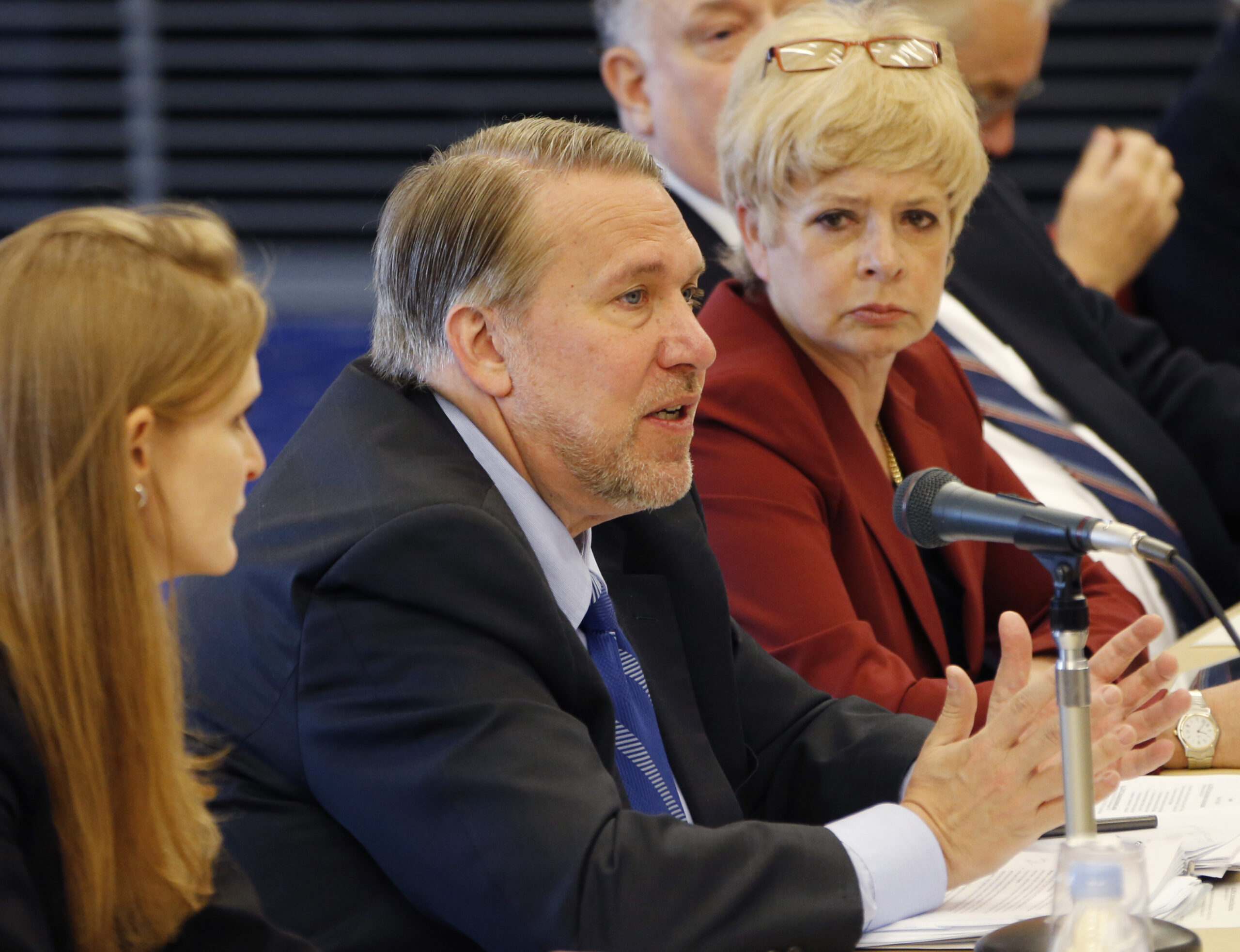 Senators call for counterattack strategy in cyberspace