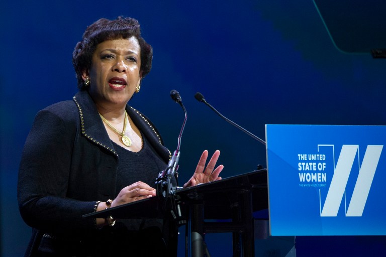 Private meeting took place aboard Clinton's parked private plane at Phoenix' Sky Harbor International airport. (AP Photo/Cliff Owen)