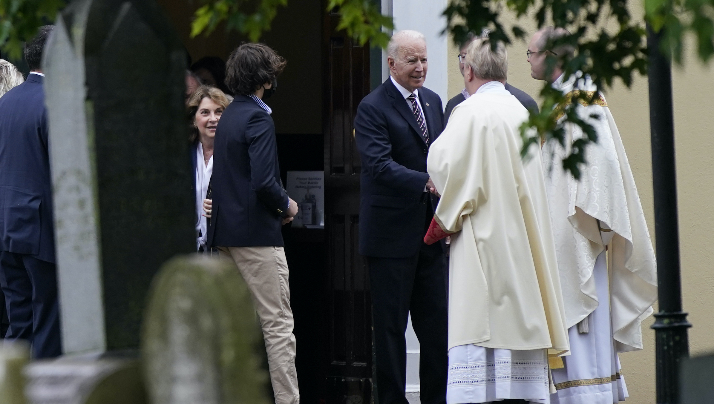 US bishops vote to create document that could deny Biden Communion
