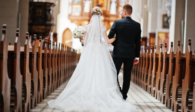 A 2014 Pew Research study found that the average age range that millennials tied the knot was in their late 20s. Women aren't getting married until 27, while men are waiting until 29.