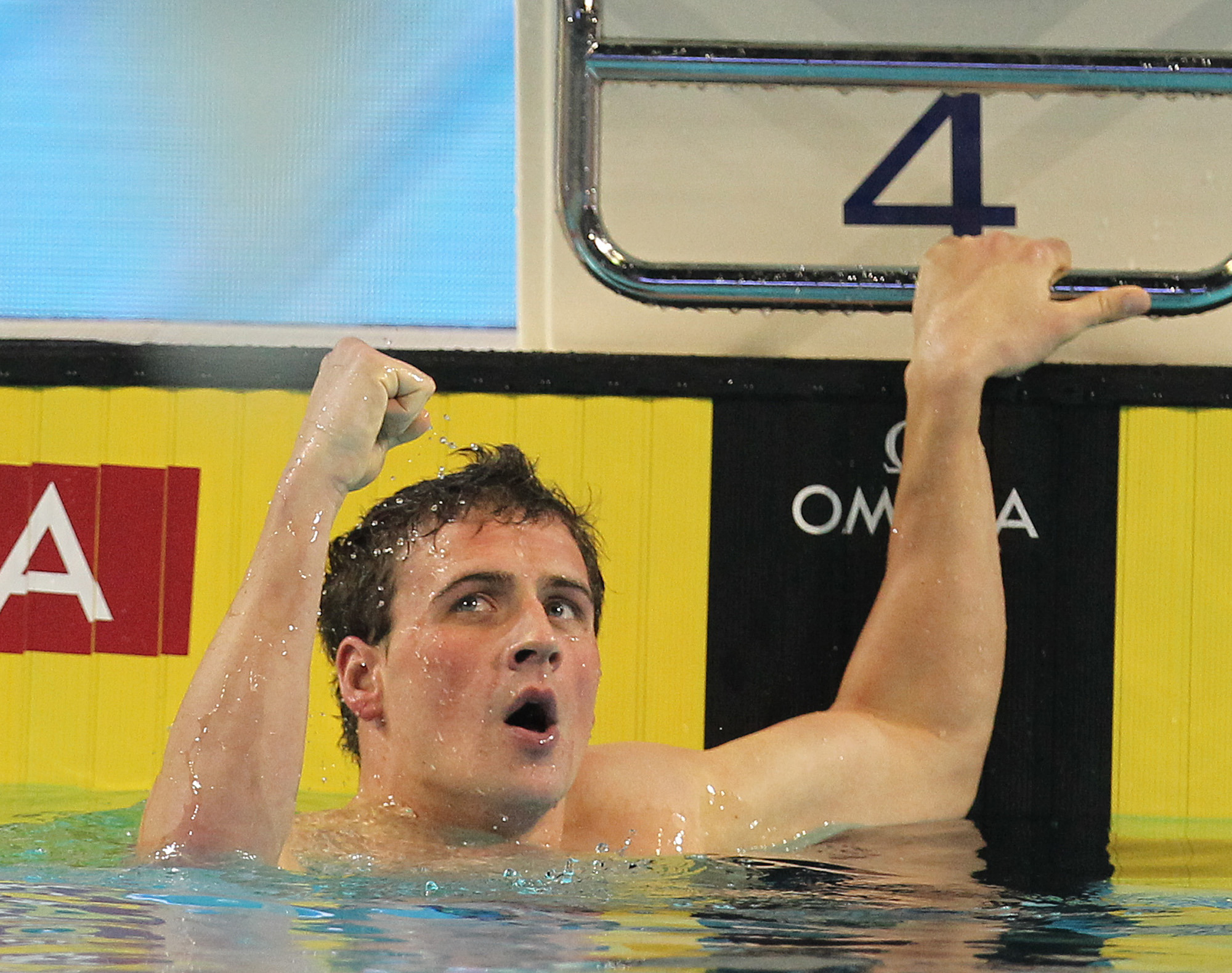 Lochte sets world record at short-course worlds