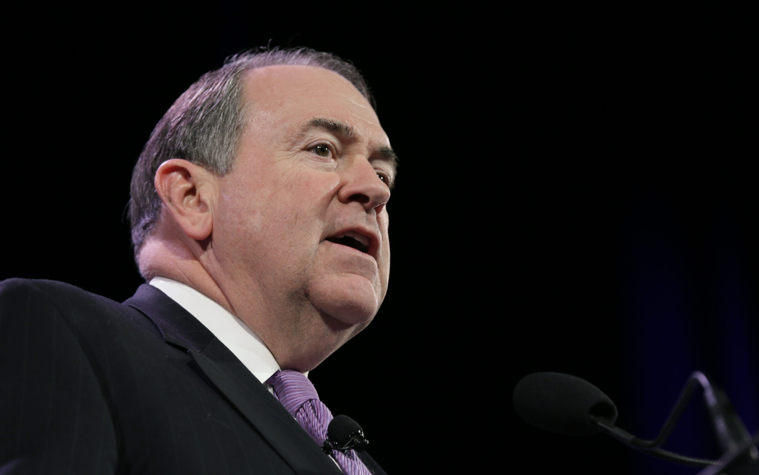 In Virginia, Huckabee defends DREAMer benefits
