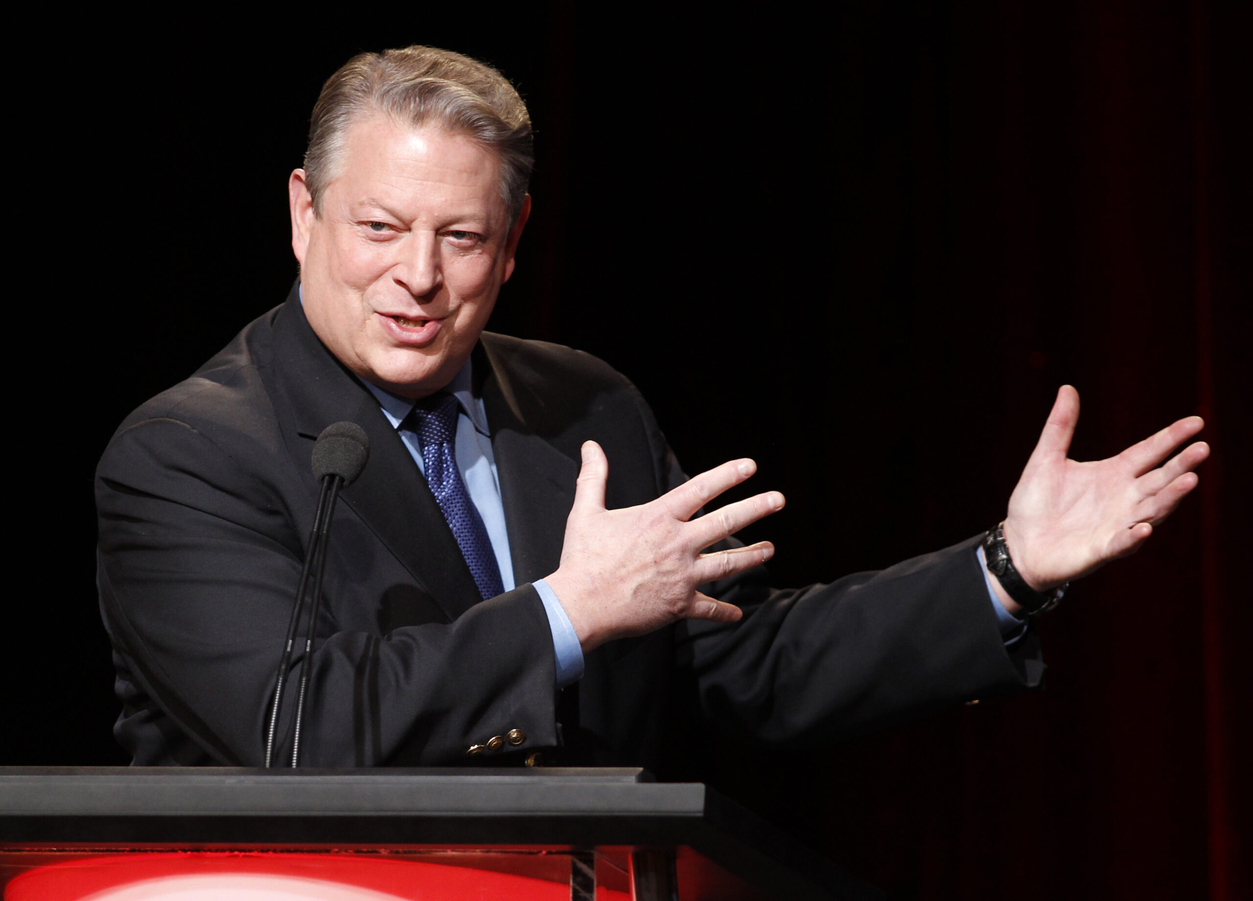 Al Gore praises China for banning new coal plants