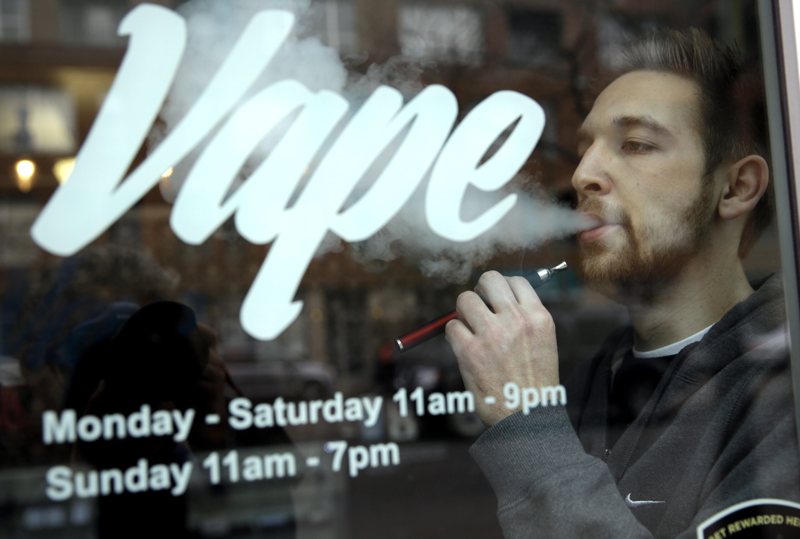Health groups fume over delayed e-cigarette rules