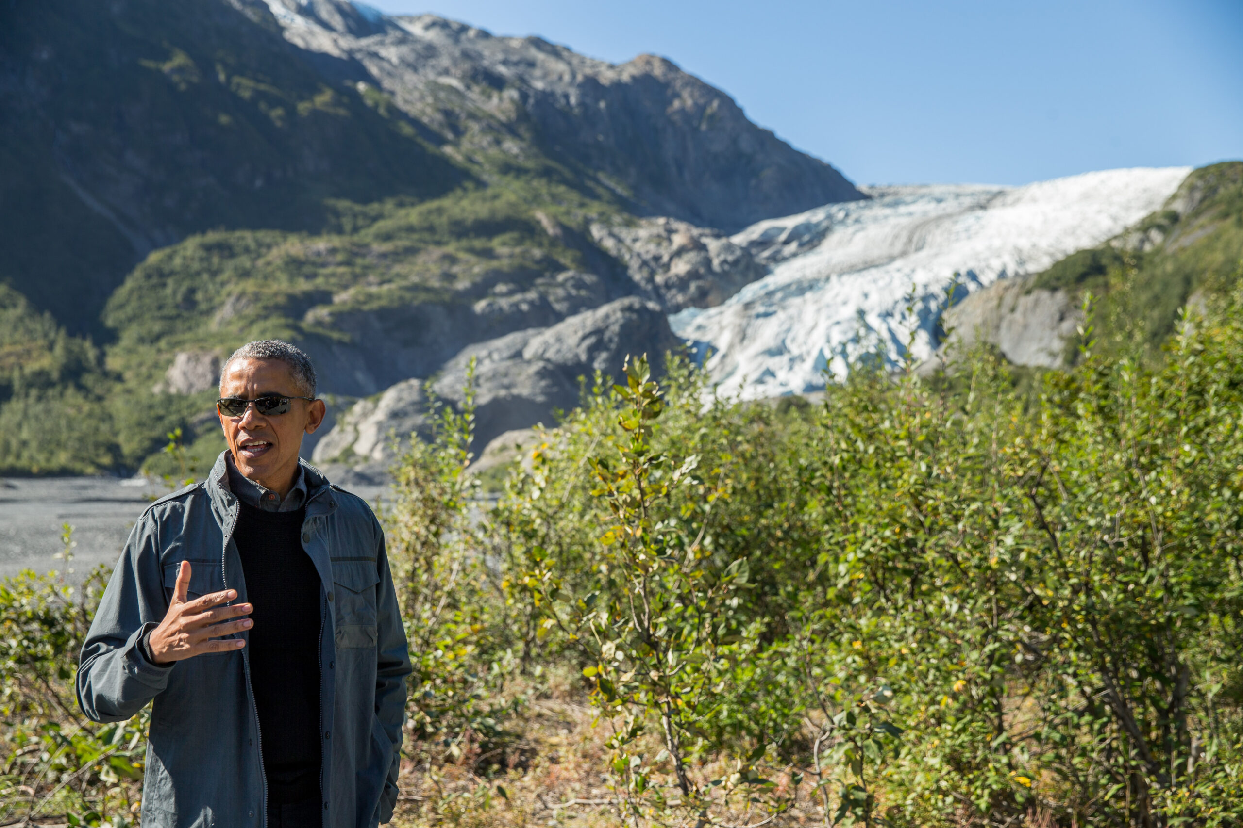 Obama calls for private company help on environment