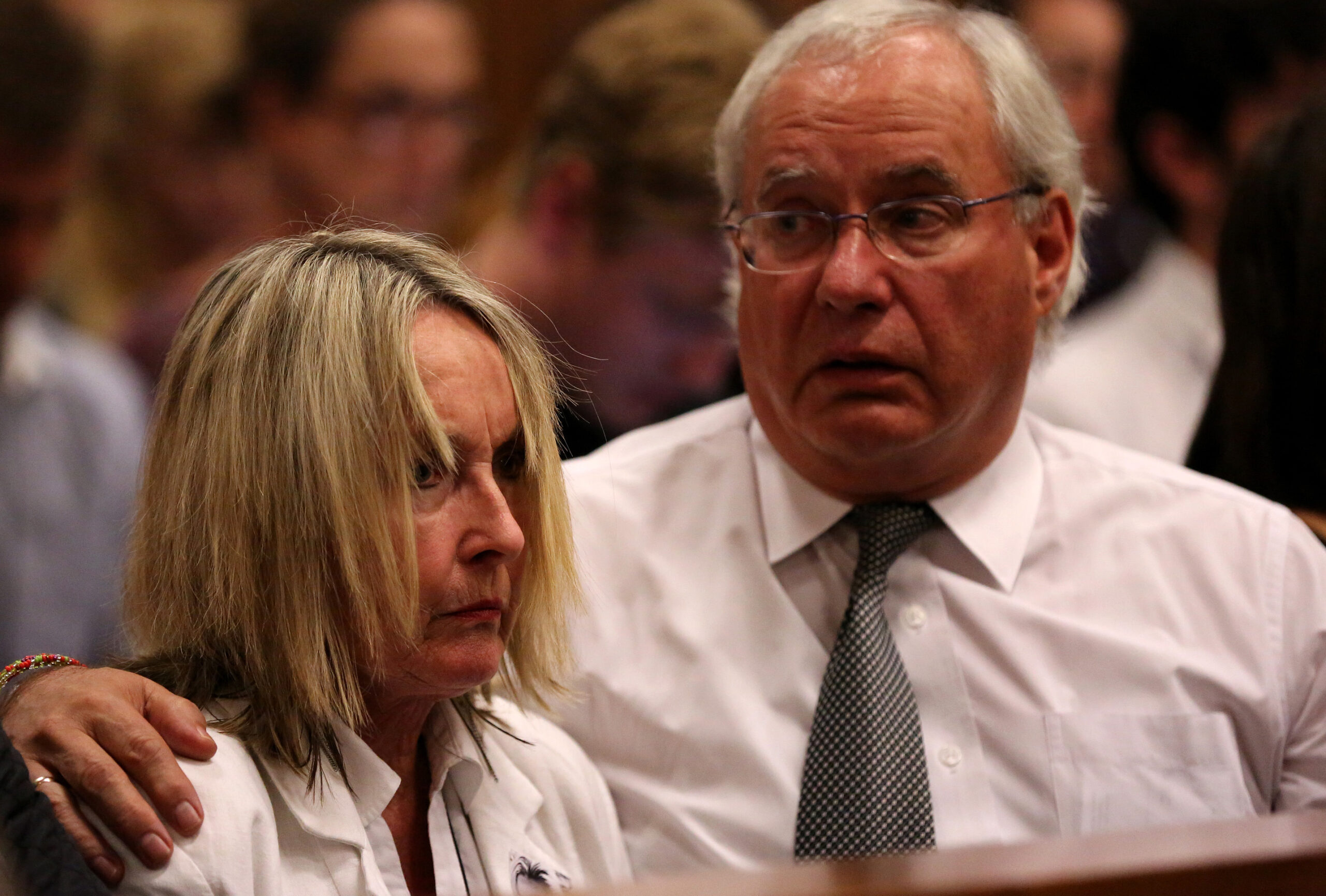 Pistorius refuses to look at photo of dead lover