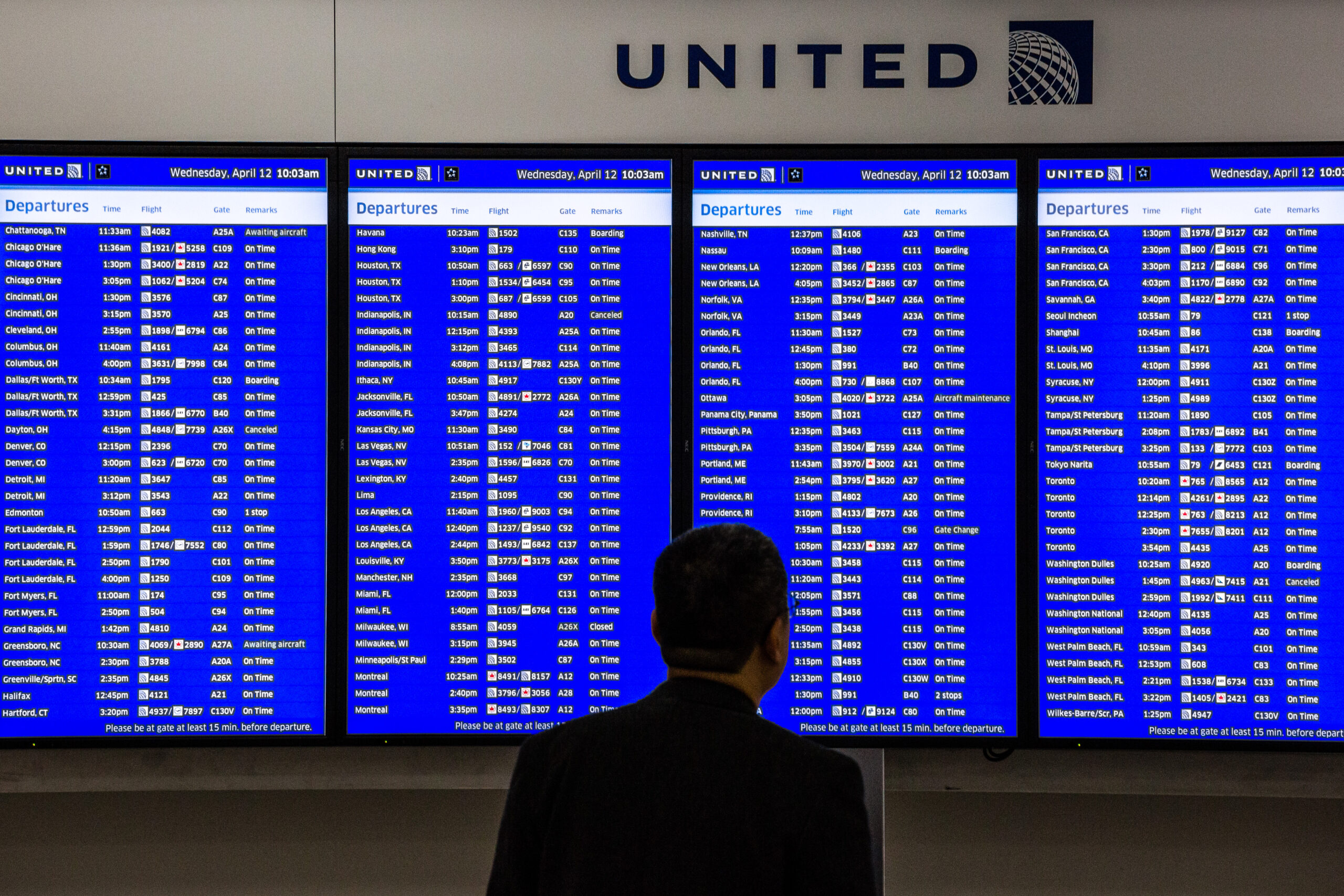 United Airlines plans growth in smaller cities after $192 million tax benefit