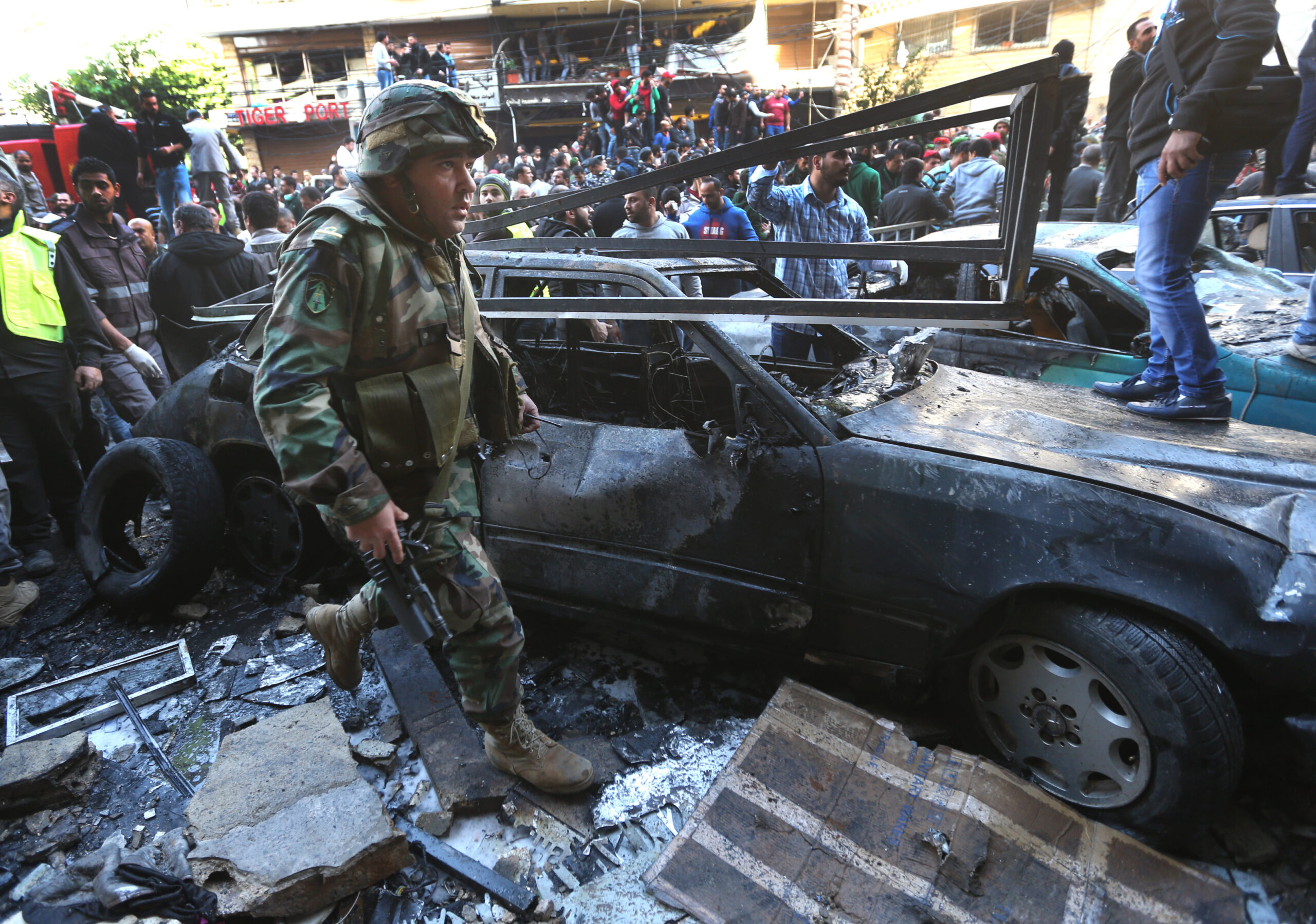 Car bomb hits Shiite suburb of Beirut, killing 4