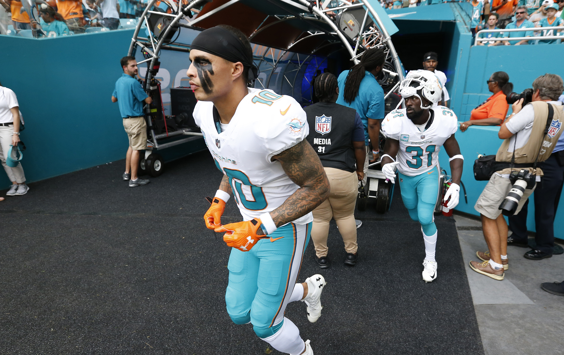 Cops cut NFL security in protest of national anthem kneeling at Miami Dolphins game