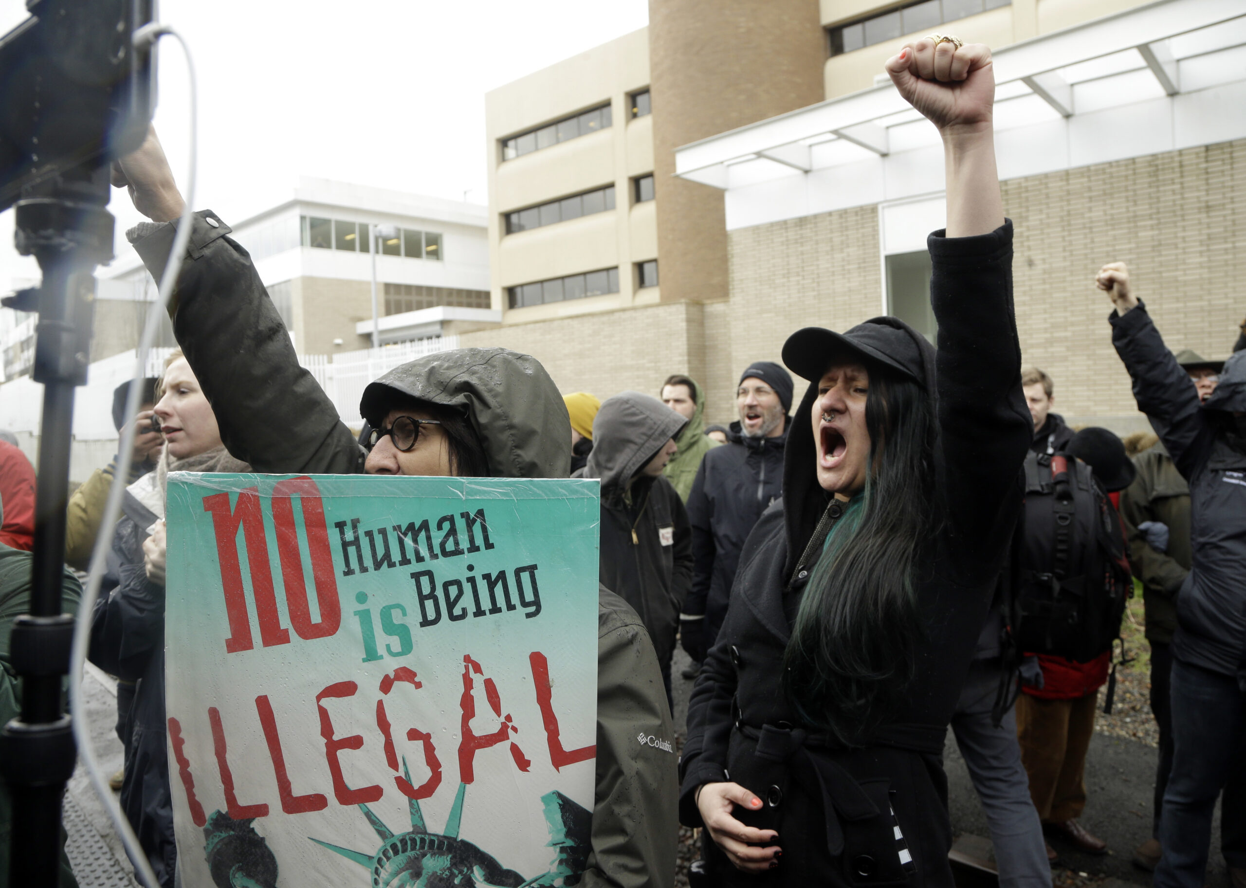 L.A. mayor under fire for not helping convicted violent criminals resist deportation
