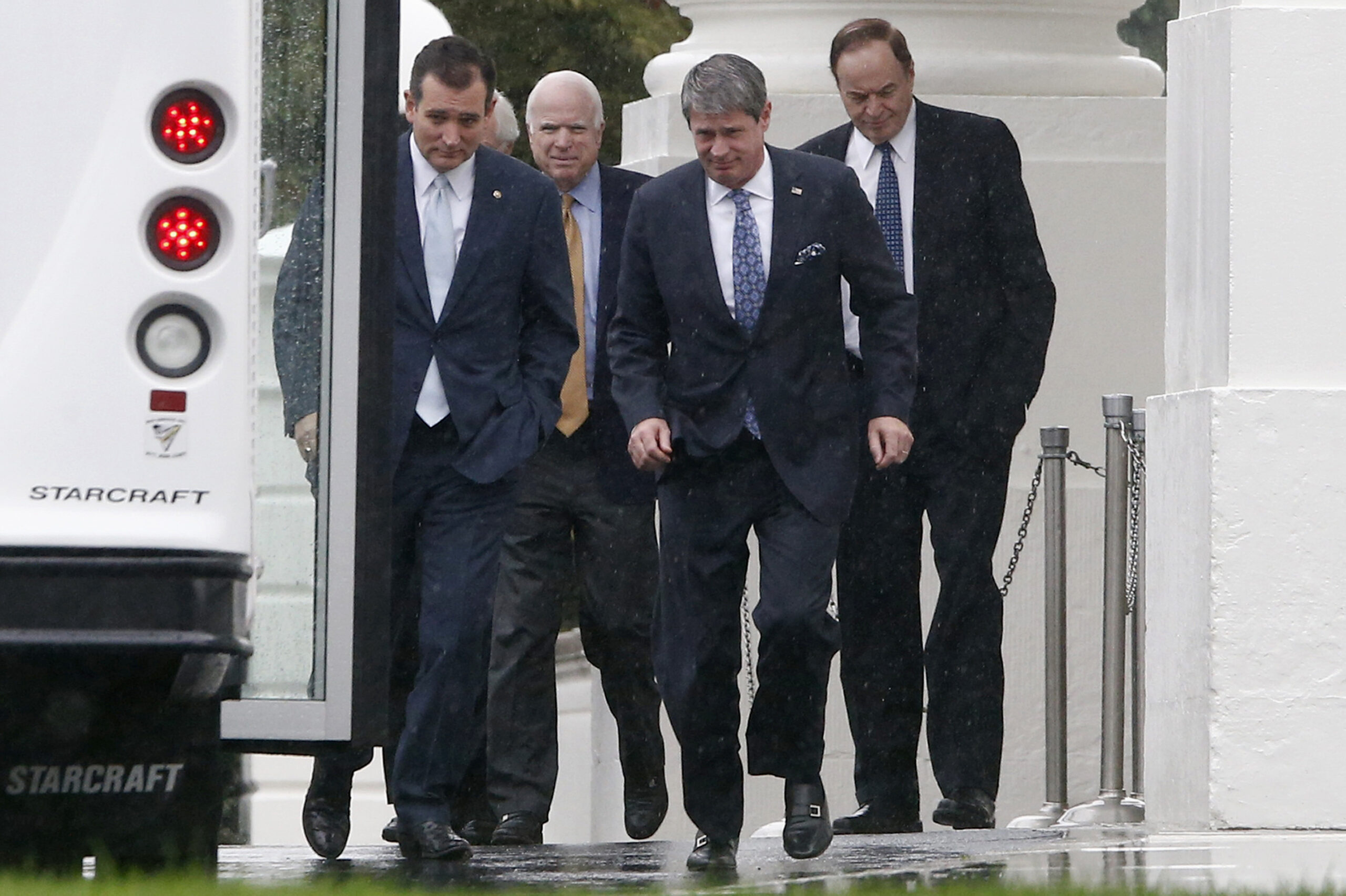GOP seizes advantage on Obamacare, White House struggles to defend: An alternative history of the past two months
