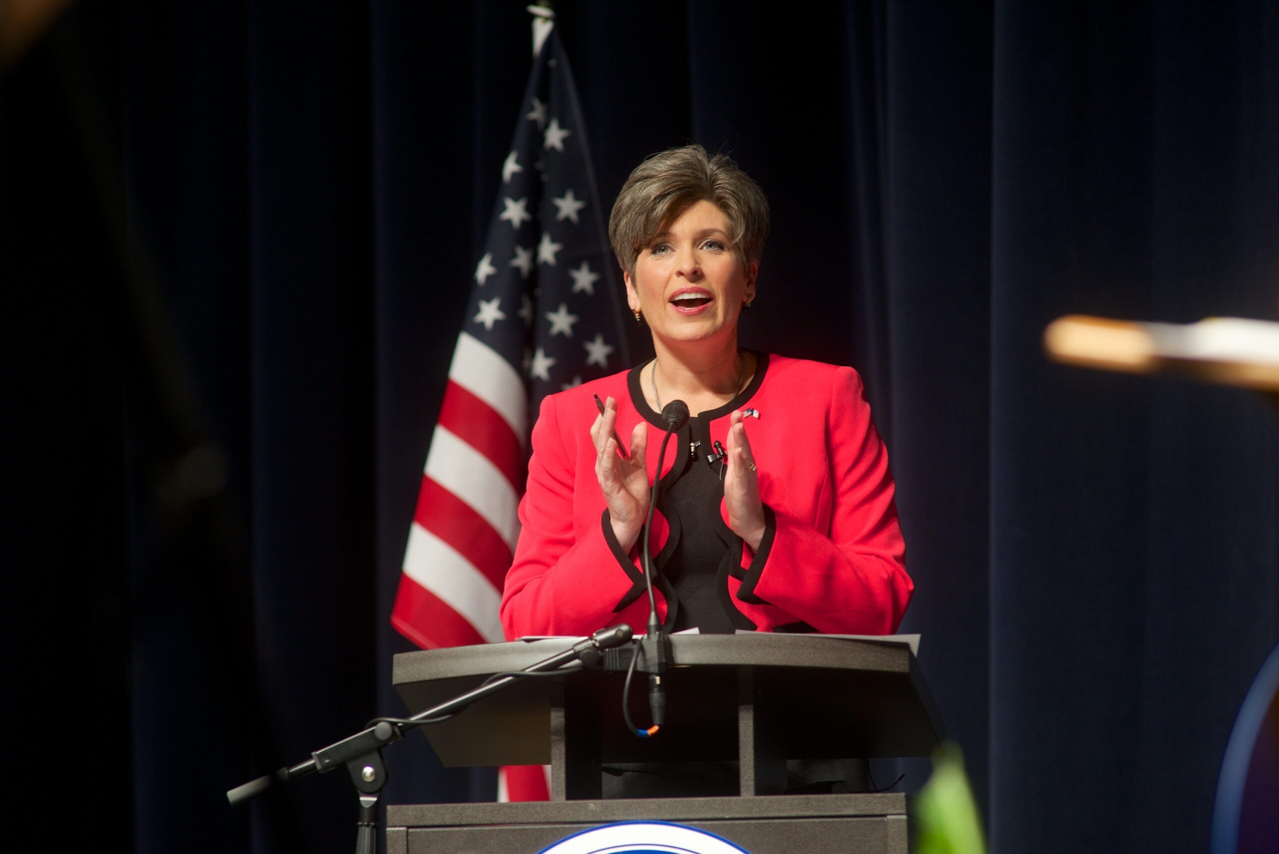 Iowa senate race shifts in favor of Republican candidate