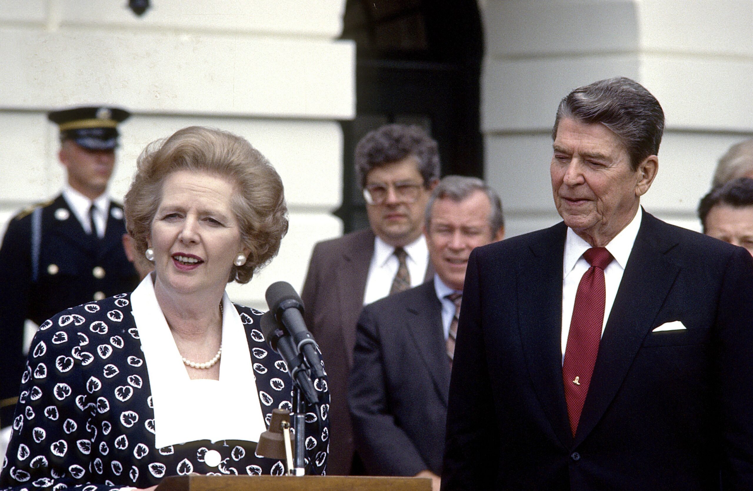 The revolt of the wingers in British and American politics
