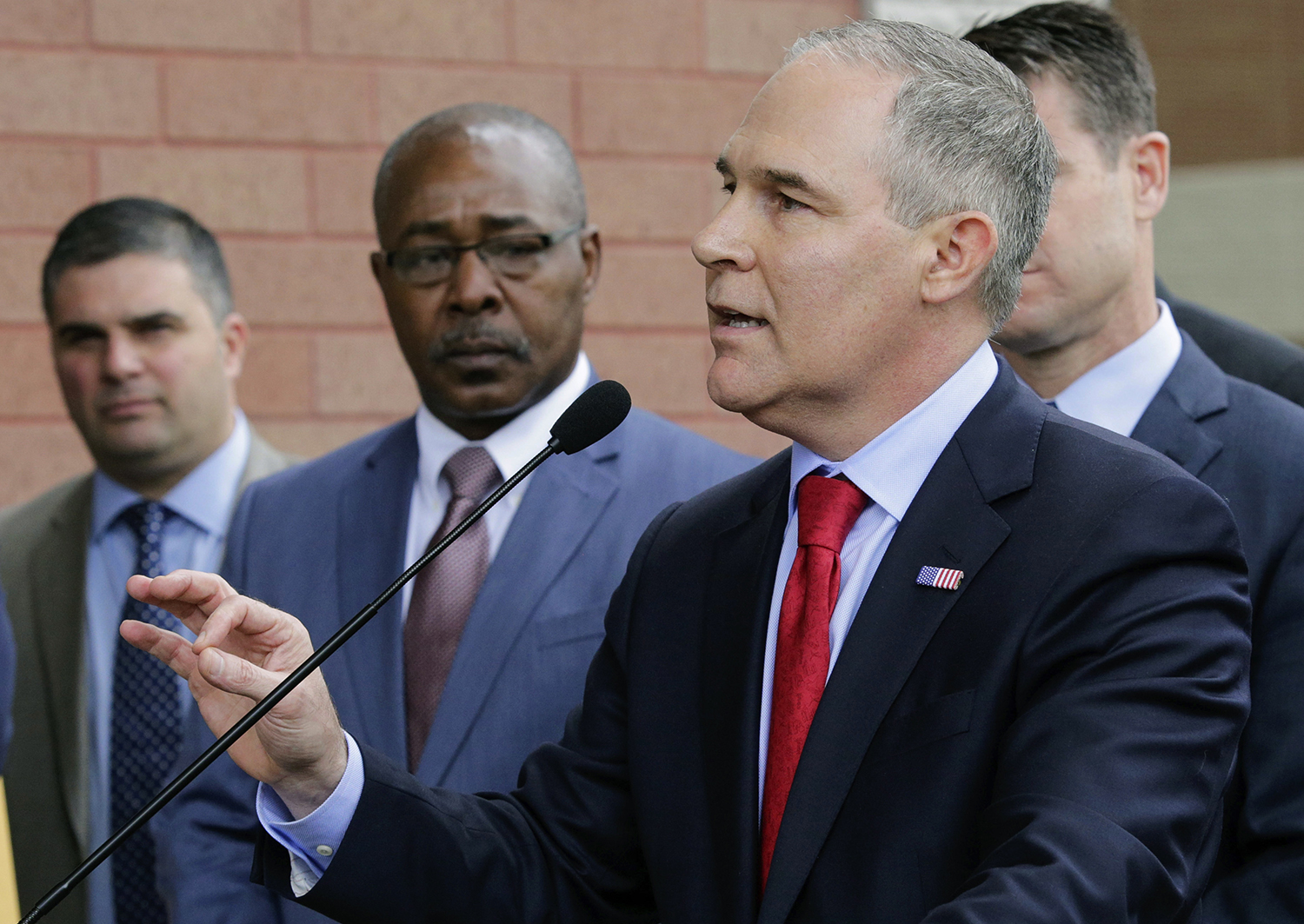 EPA’s Pruitt asserts his authority to clean house