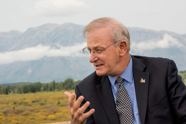 Thomas Hoenig, vice chairman of the (FDIC), speaks during a Bloomberg television interview during the Jackson Hole economic symposium, on Thursday, Aug. 27, 2015. (Bloomberg)