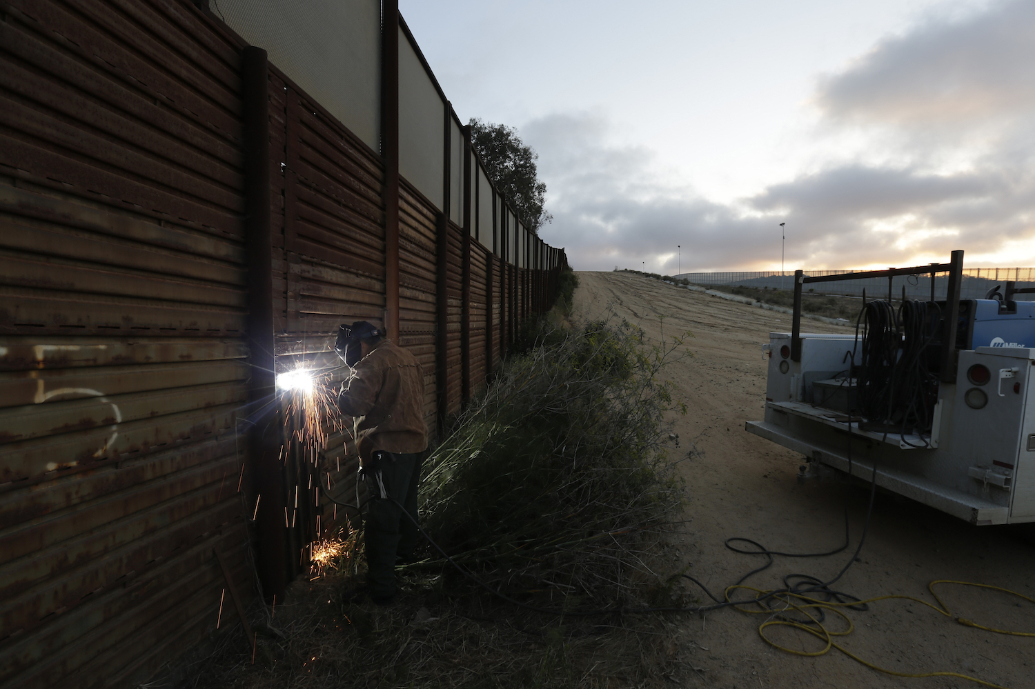 California mulls blacklisting contractors that work on Trump’s border wall
