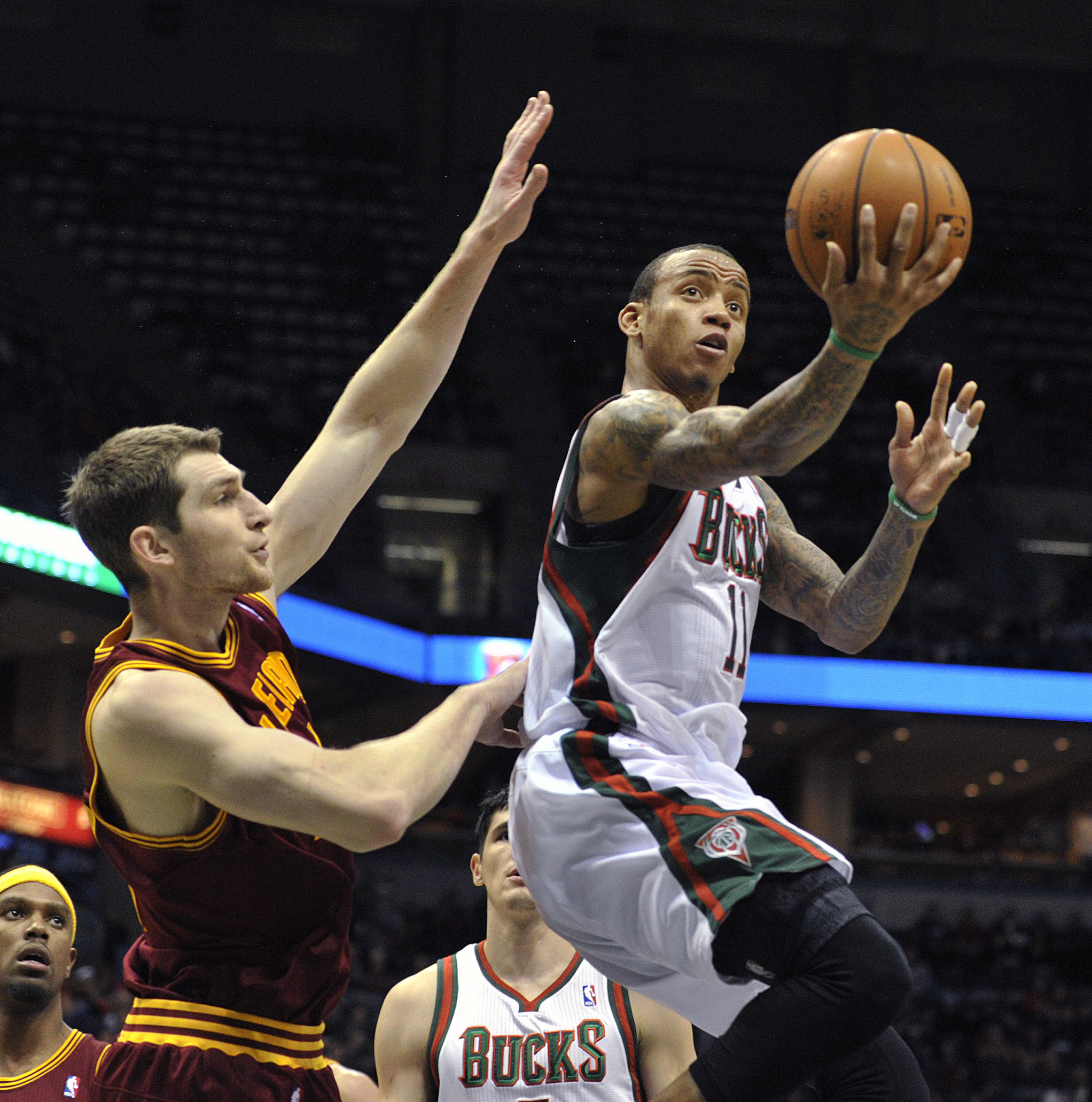 Cavaliers beat Bucks 94-82
