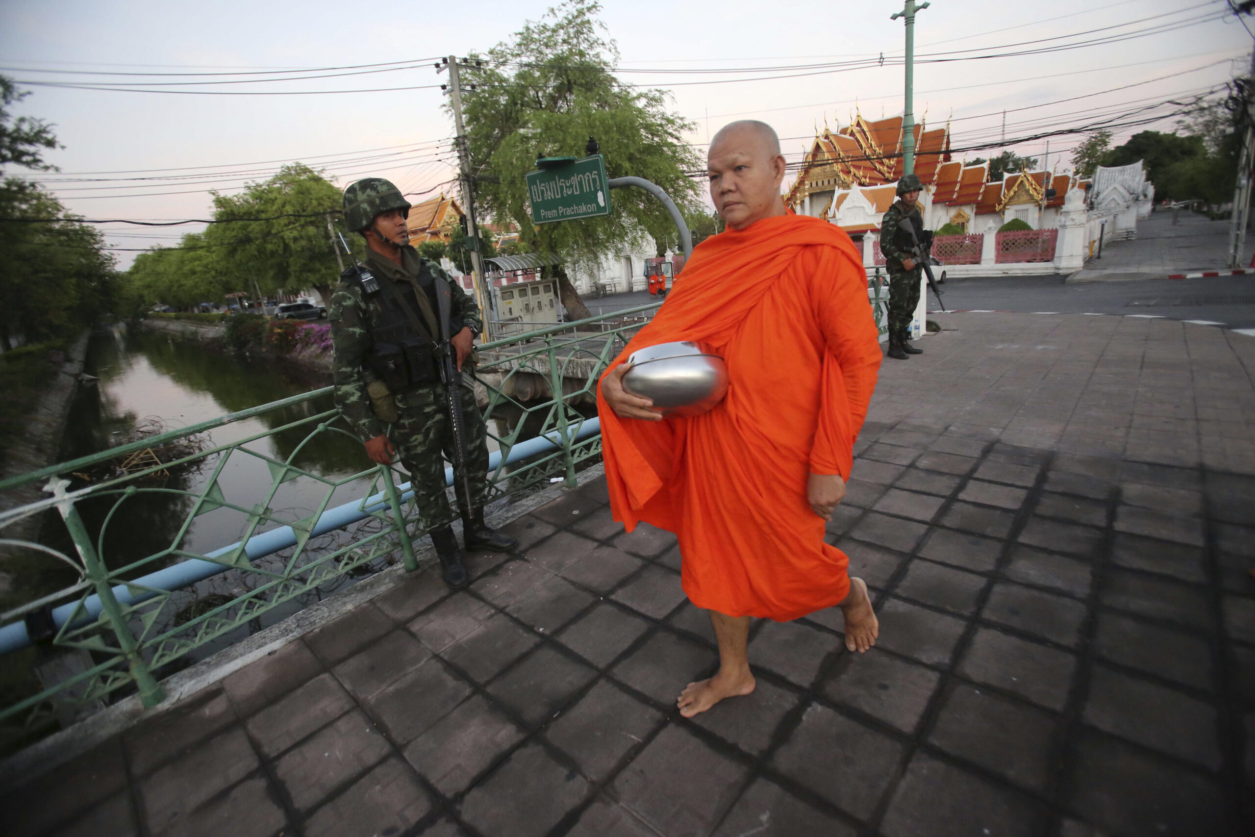 After coup, Thai army summons Shinawatra family