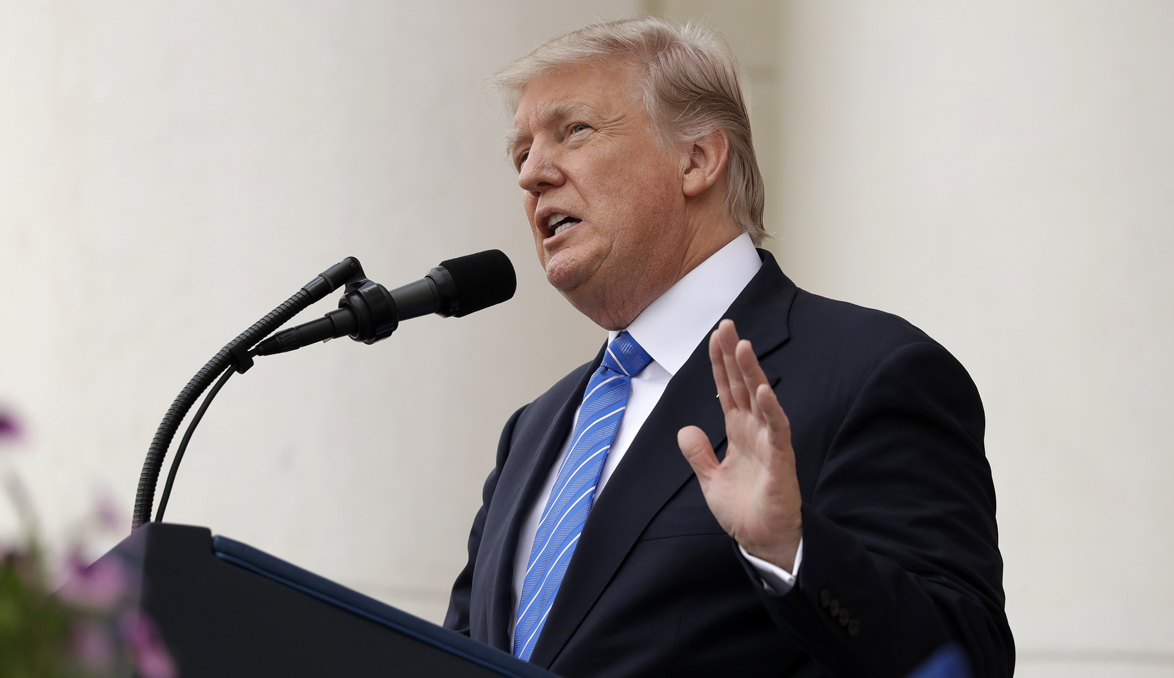 Trump: Moscow ‘laughing at the US’ for media’s coverage of Russia investigation