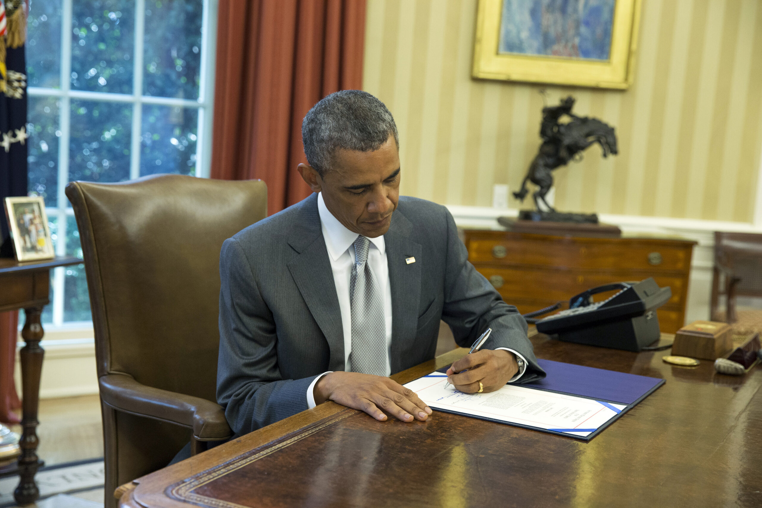 Obama signs funding package for Israel’s Iron Dome