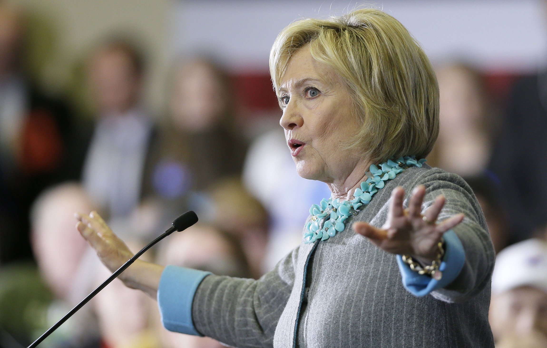 FBI says it has not contacted Clinton about email investigation