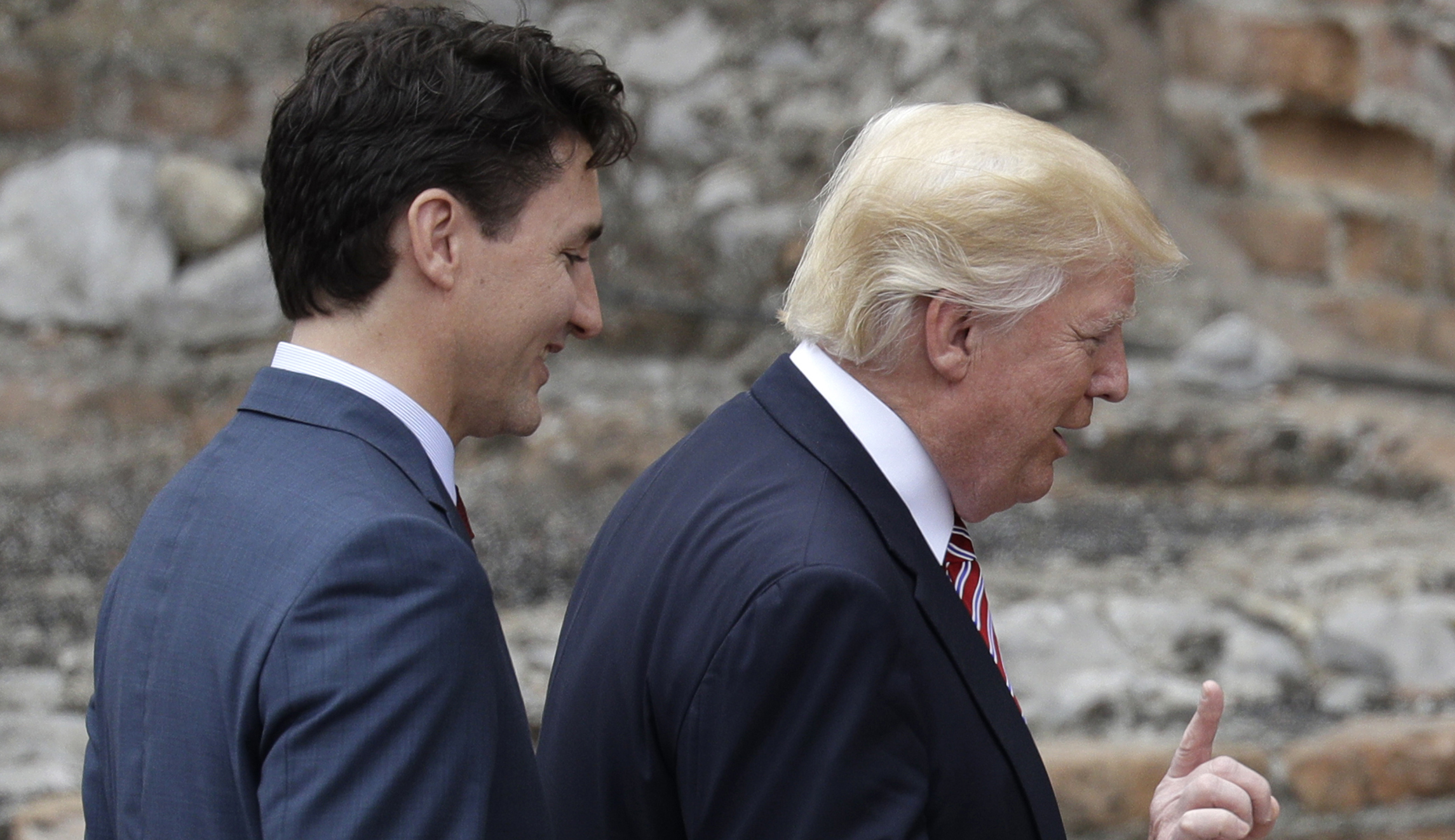 Trump, Justin Trudeau talk amid tariff threats