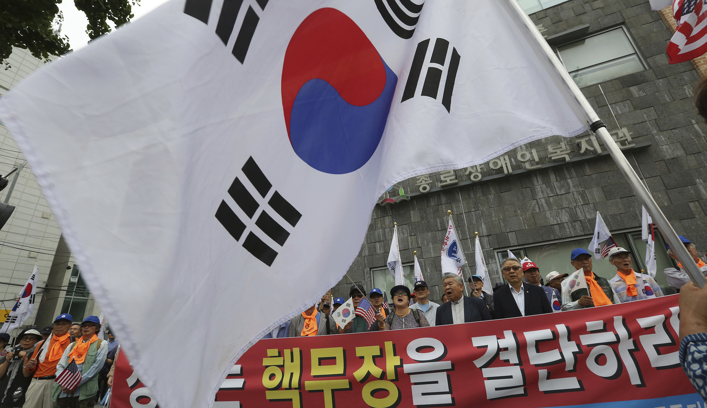 Seoul would survive a North Korean attack; North Korea would not