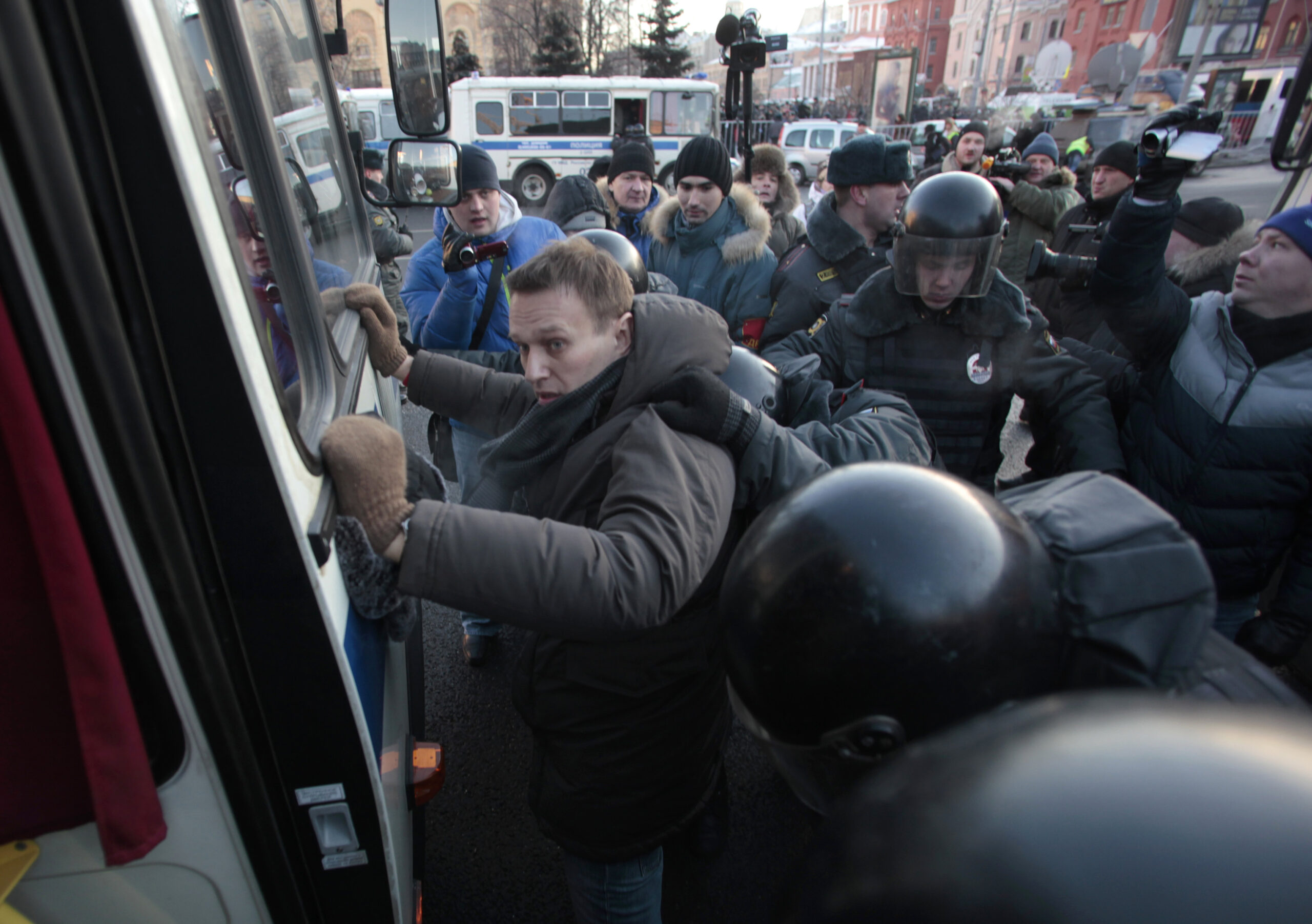 Unauthorized anti-Putin rally draws thousands