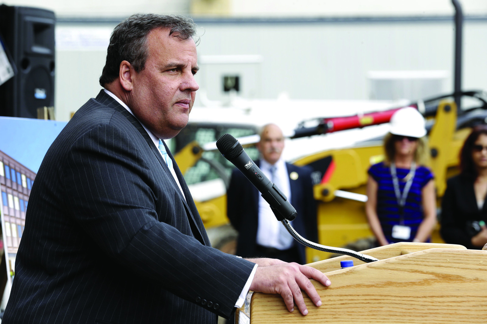 Chris Christie buzzes Mika Brzezinski during event to talk Lap-Band surgery