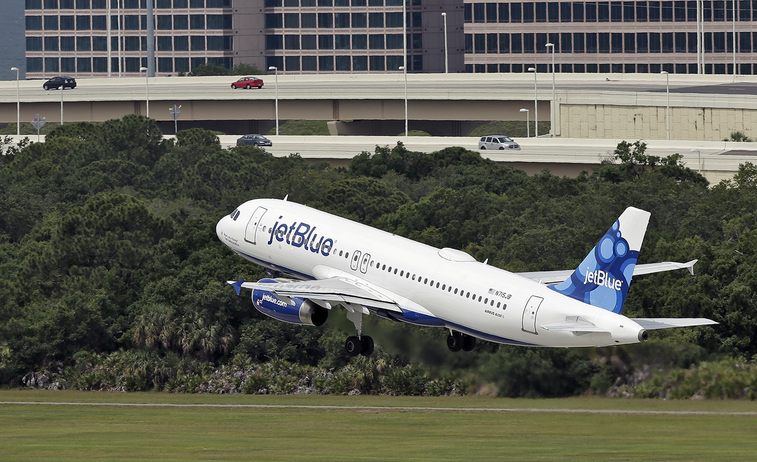 JetBlue adds flights to the Caribbean and Paris in attempt to save itself while merger plays out