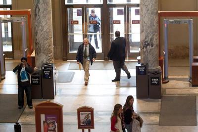 Seeking quick lines, Smithsonian lets most visitors enter unscreened