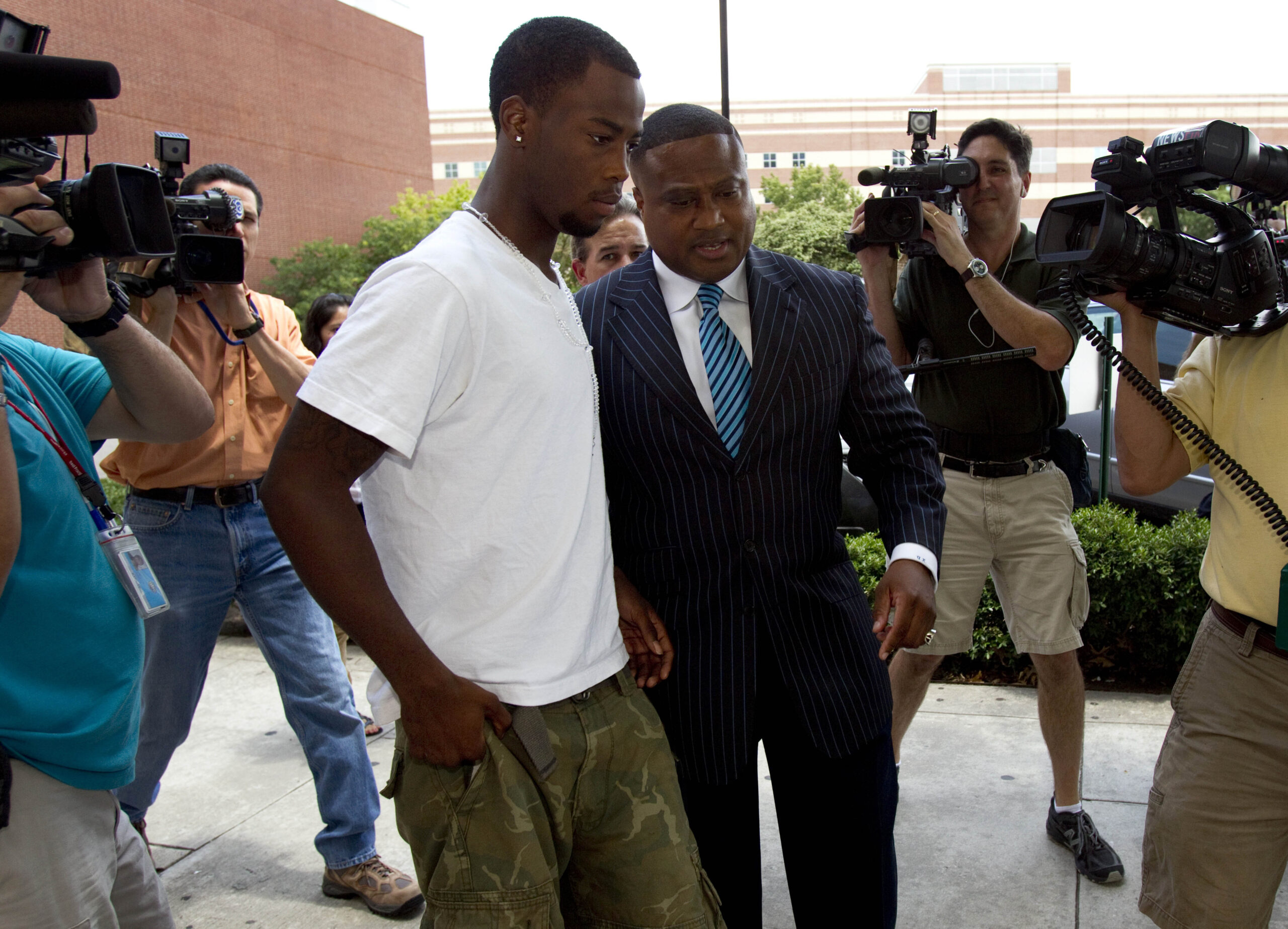 Texas teen in police beating video case rearrested