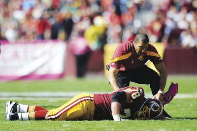 Patrick McDermott/Getty Images
The Redskins have not won since Kory Lichtensteiger suffered a knee injury in a loss to the Eagles on Oct. 16.
