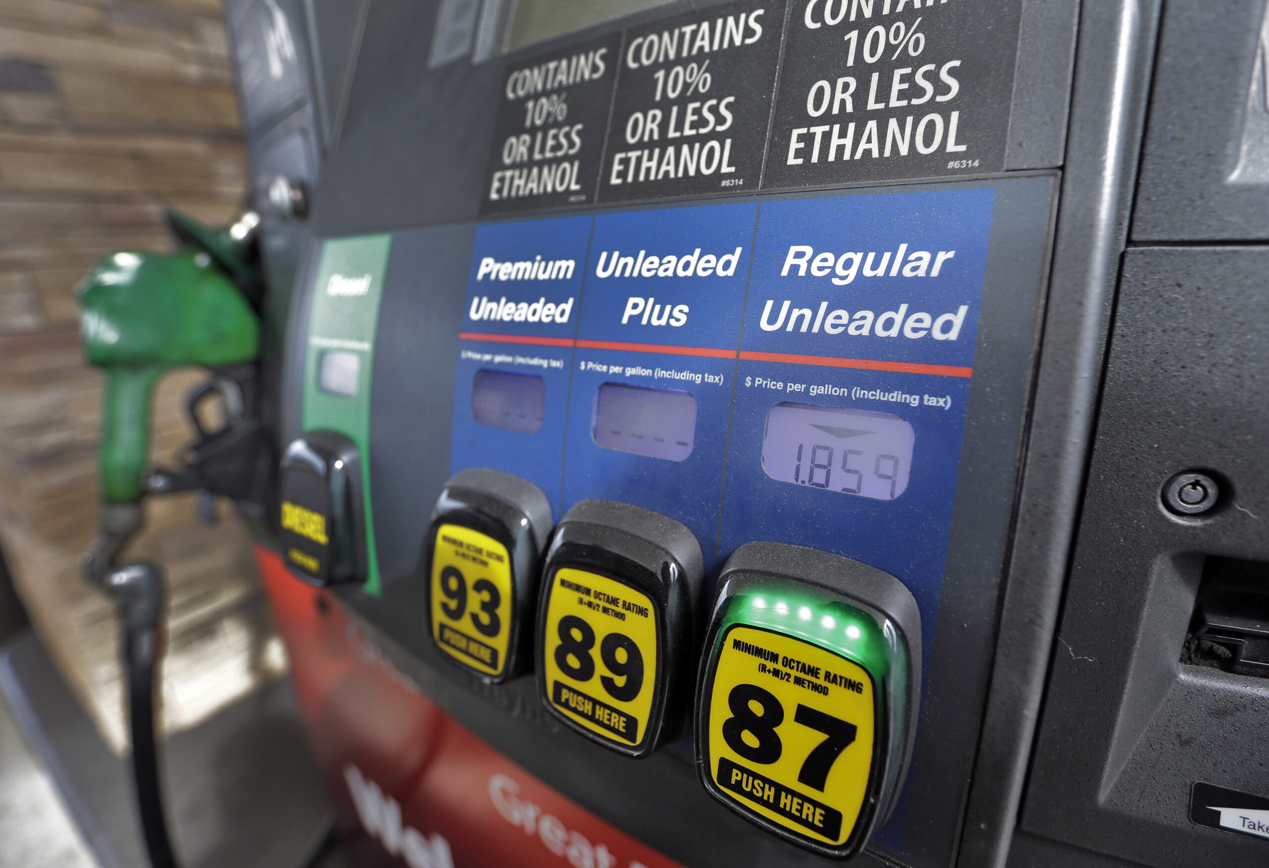 GDP getting ‘significant’ help from low oil prices, feds say