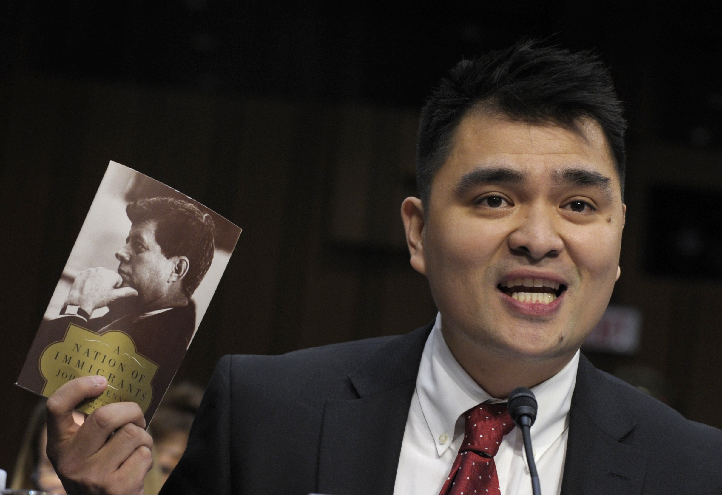 Jose Vargas, journalist and illegal immigrant, thrives in the U.S.