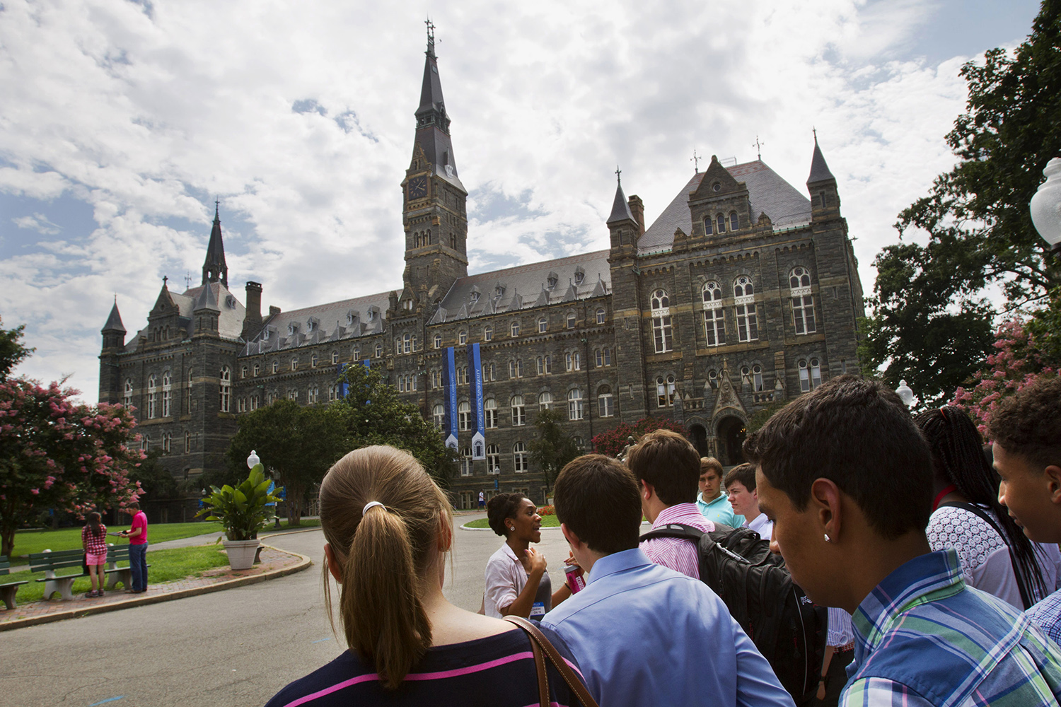 Georgetown University to favor descendants of slaves in admission process