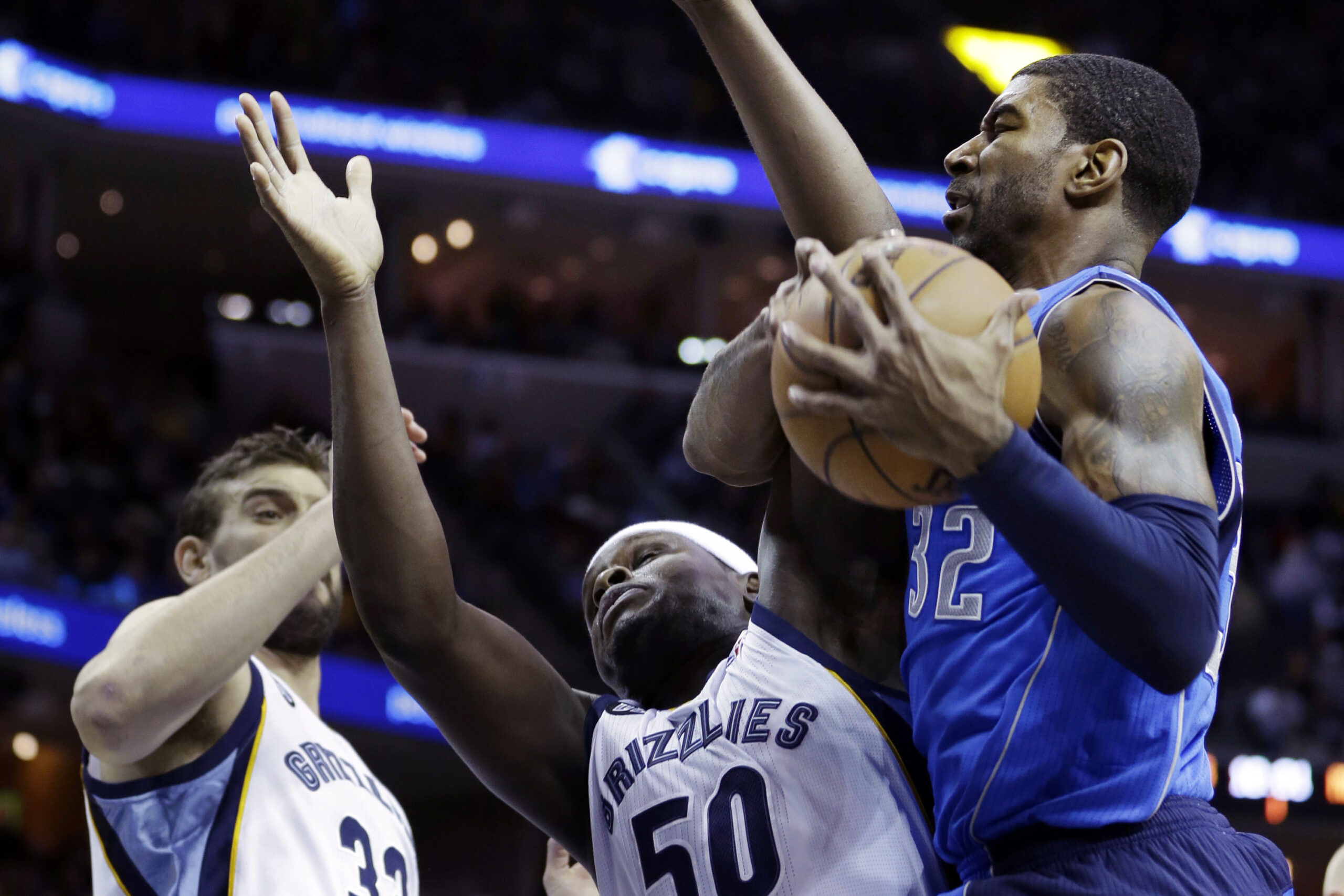 Gay, Randolph lead Grizzlies past Mavs, 92-82