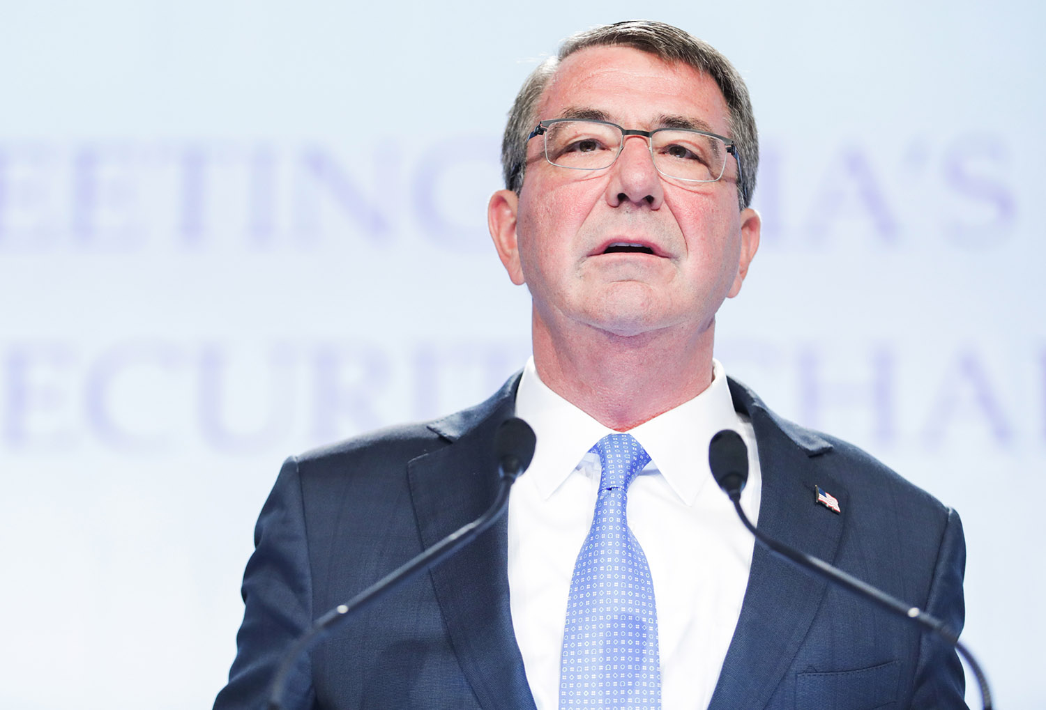 Carter lifts ban on transgender troops