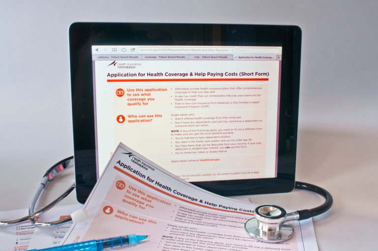 In an effort to bend the health care cost curve, oncology doctors may soon be encouraged to do the governmentÃ¢â¬â¢s and insurersÃ¢â¬â¢ bidding in rationing high-cost health care treatments and procedures. (Thinkstock)