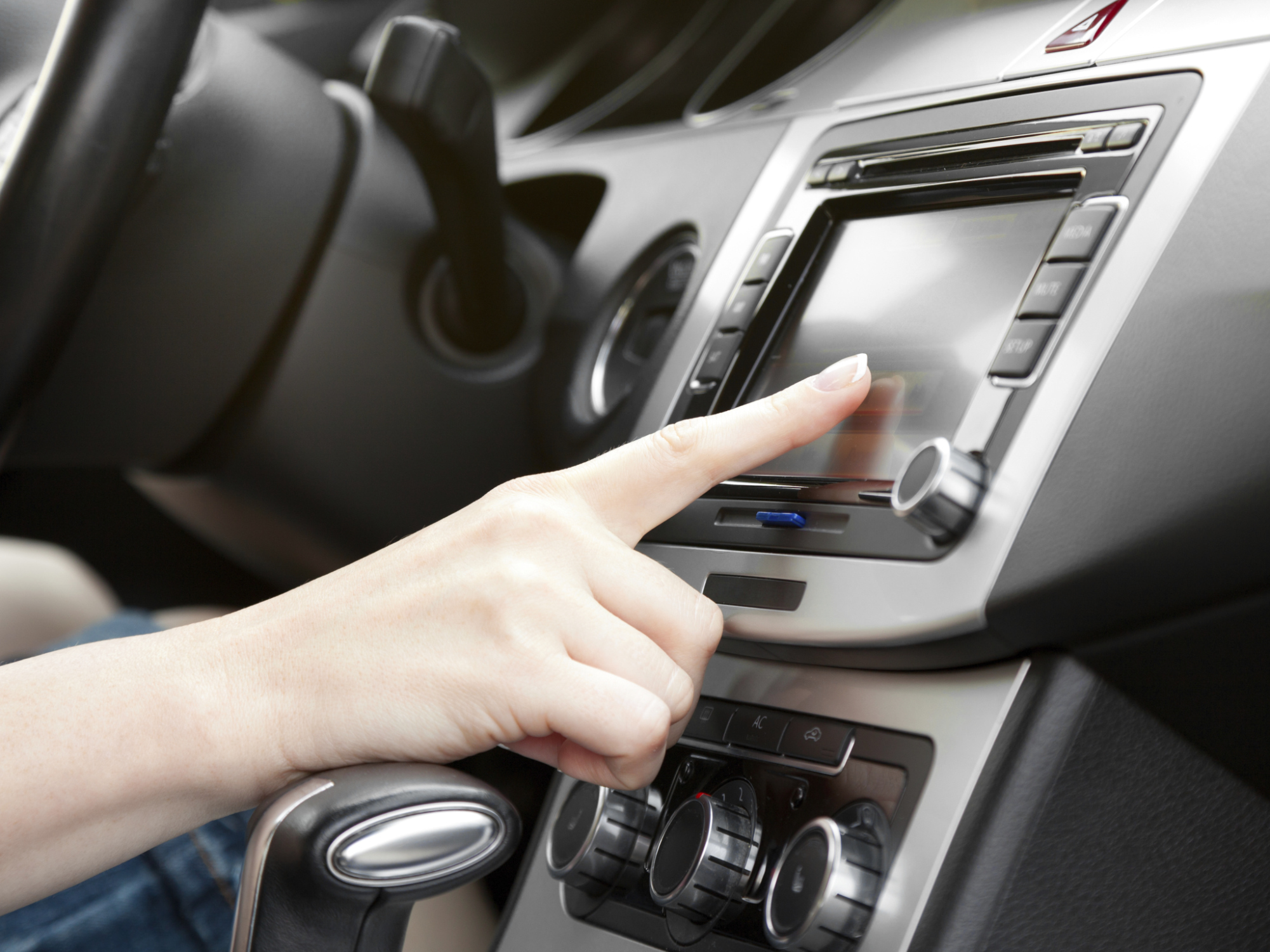 Automakers want feds to regulate your maps app