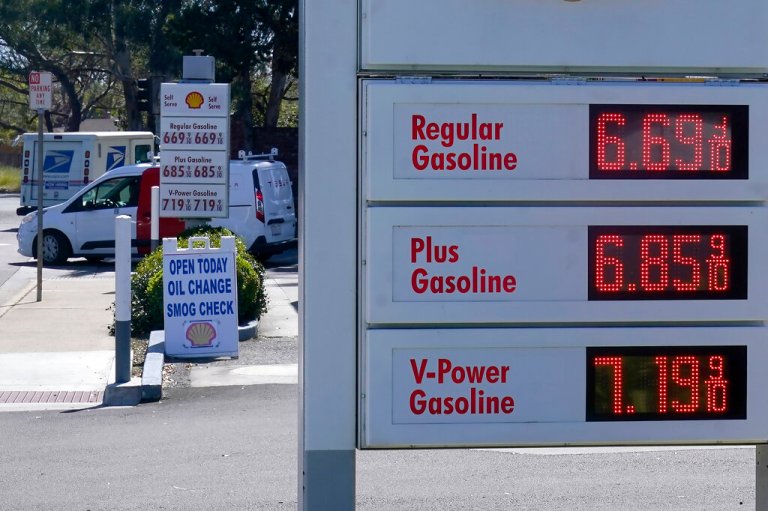 California Democrats still can’t decide how to address brutal gas prices