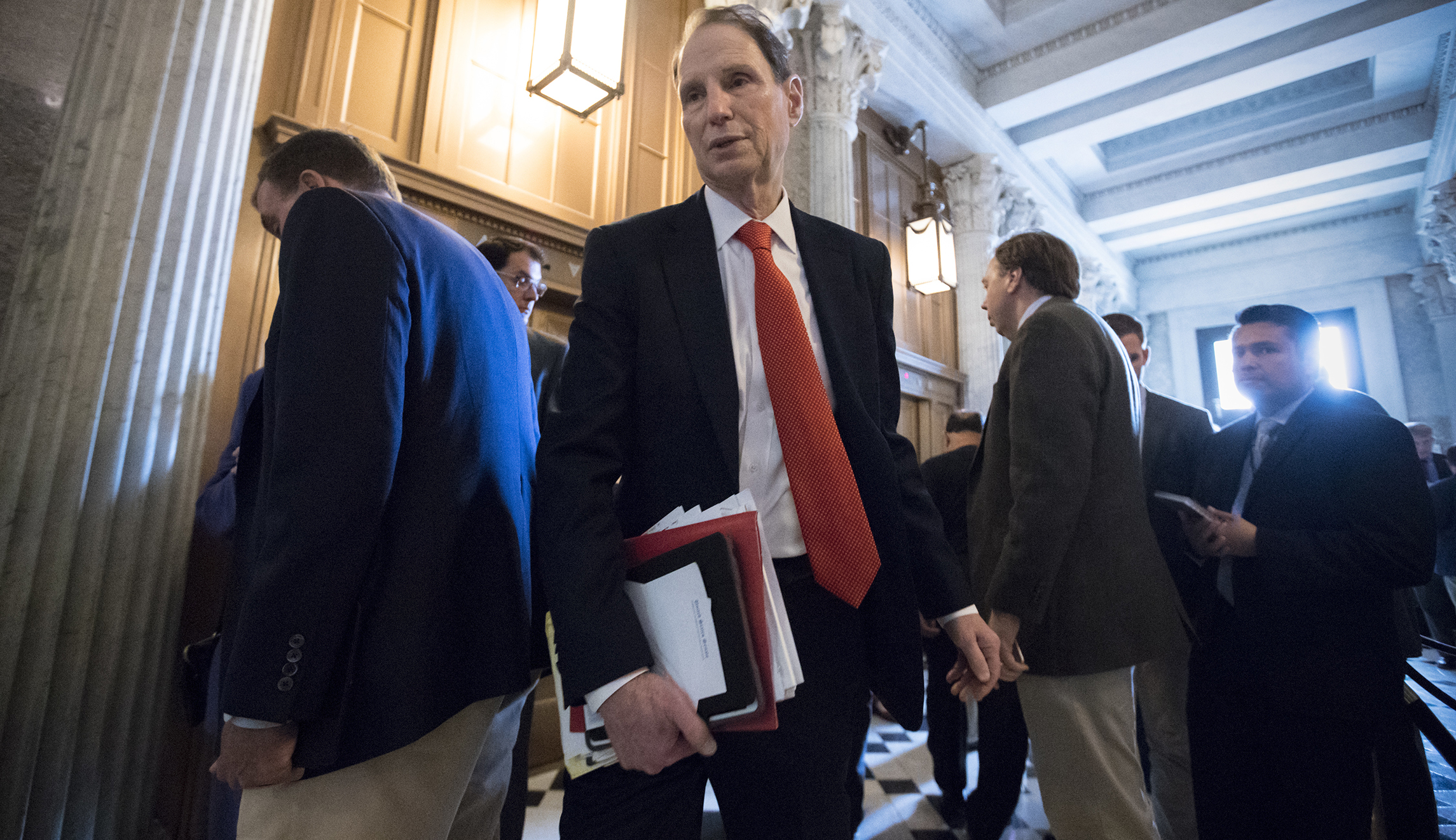 Ron Wyden urges Congress to get a long-term deal on child health insurance