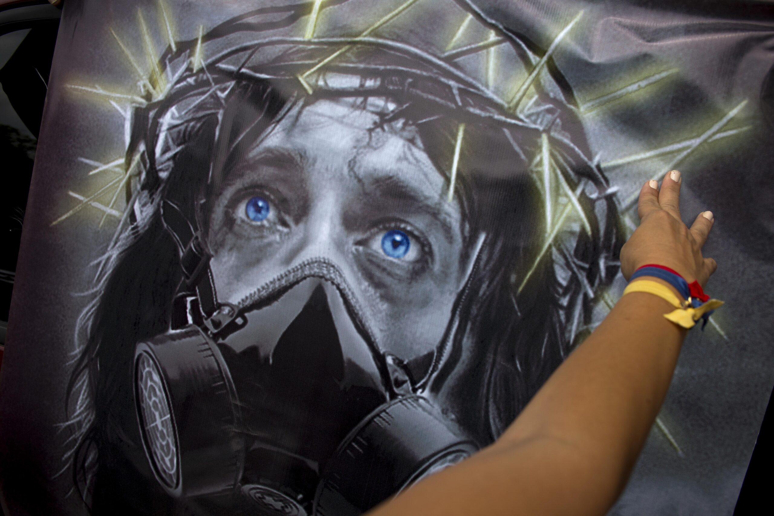 Venezuela opposition resumes talks with government