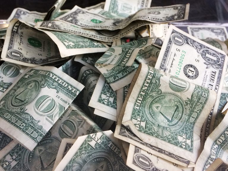 New York creates 200-person task force to make sure employers are paying their workers enough. (AP Photo/Mark Lennihan)