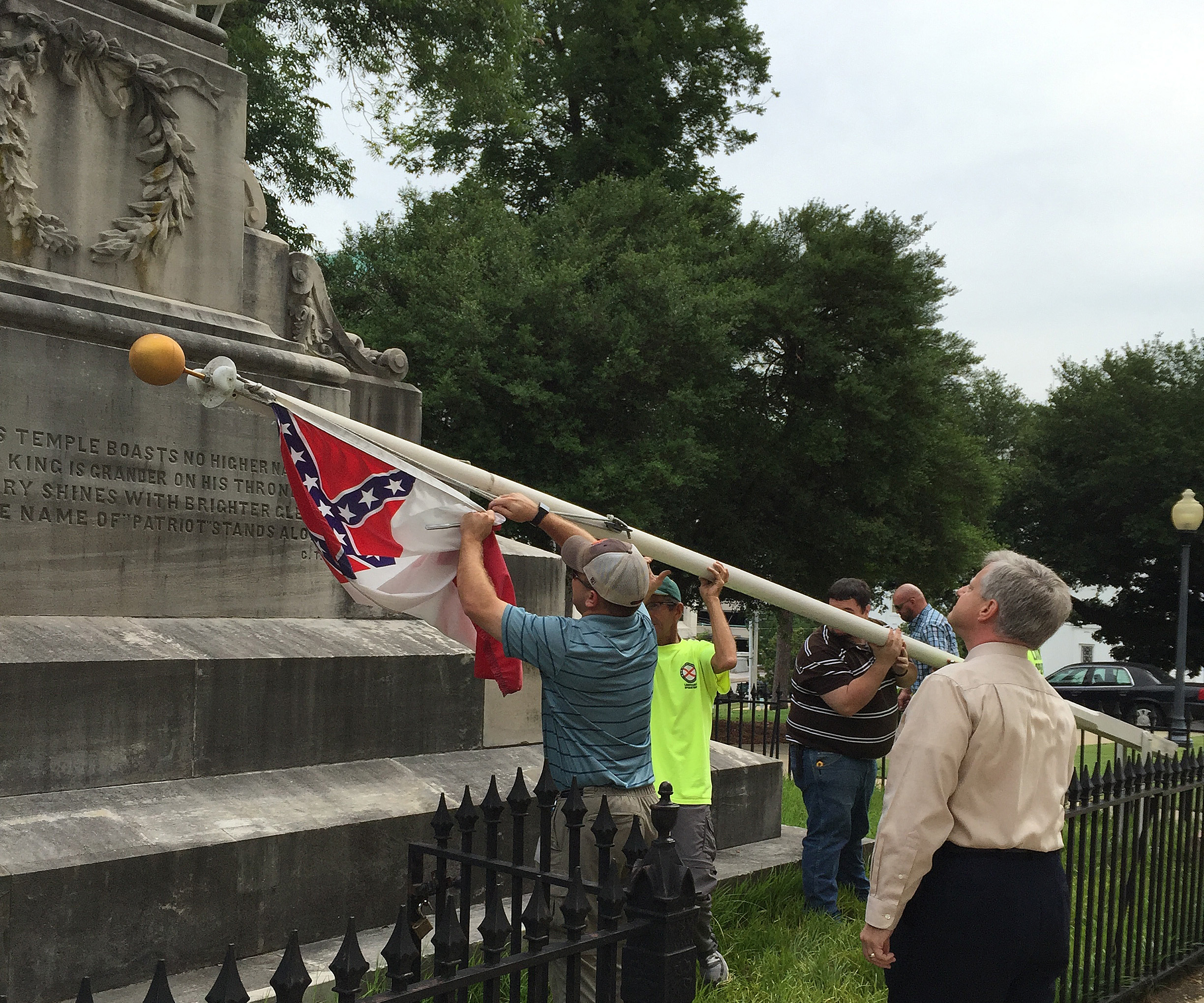 Alabama governor orders Confederate flag removed from Capitol grounds
