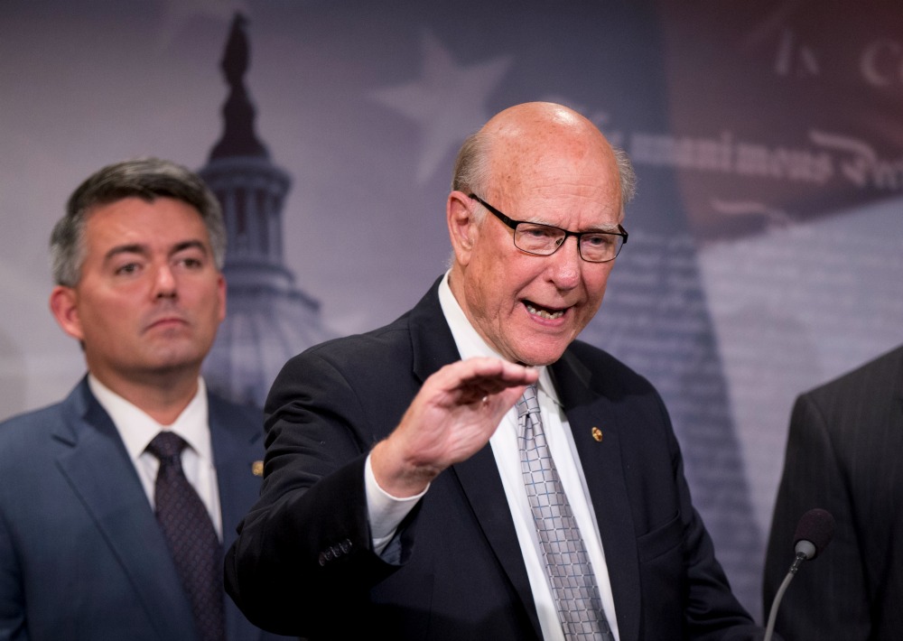 Kansas’ Pat Roberts endorses Rubio