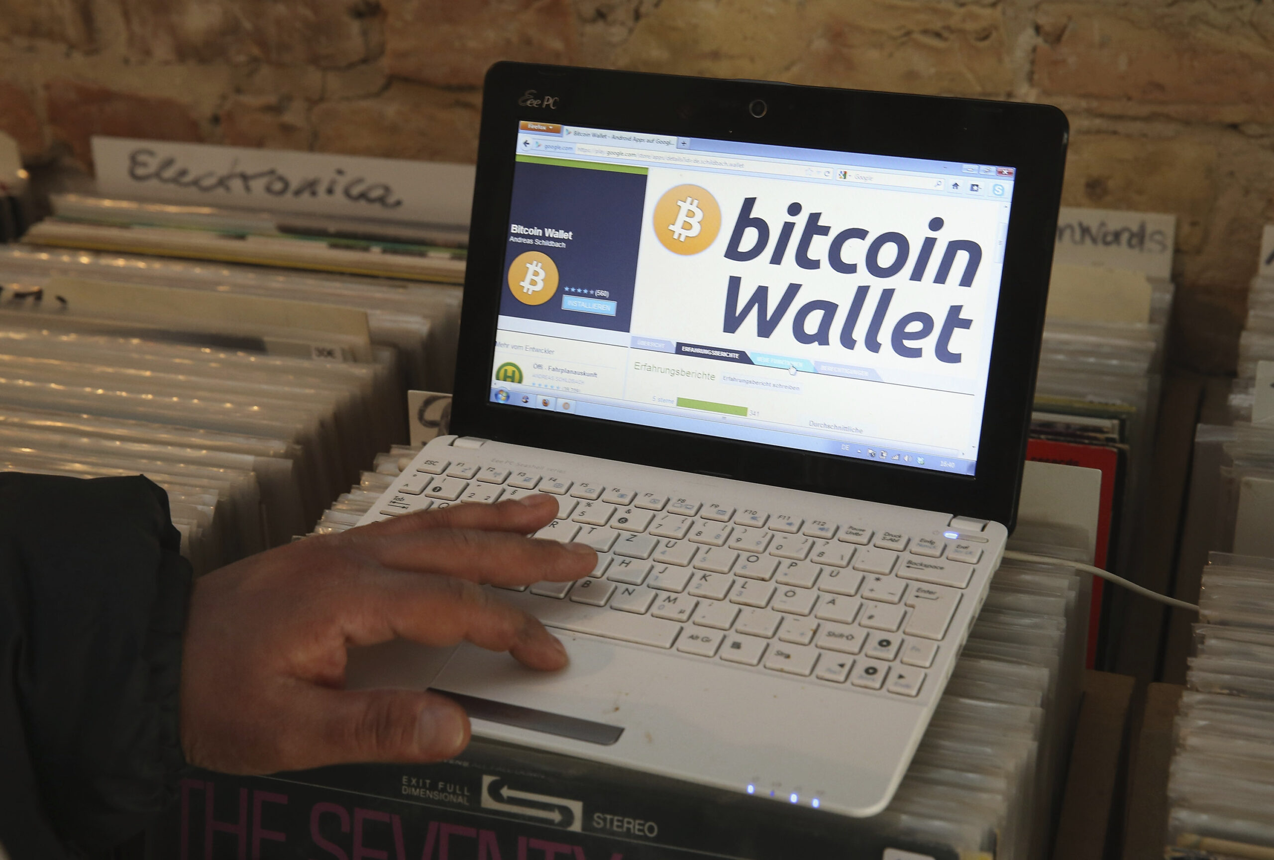 Bitcoin boom spreads to iPhones with mobile-payment apps