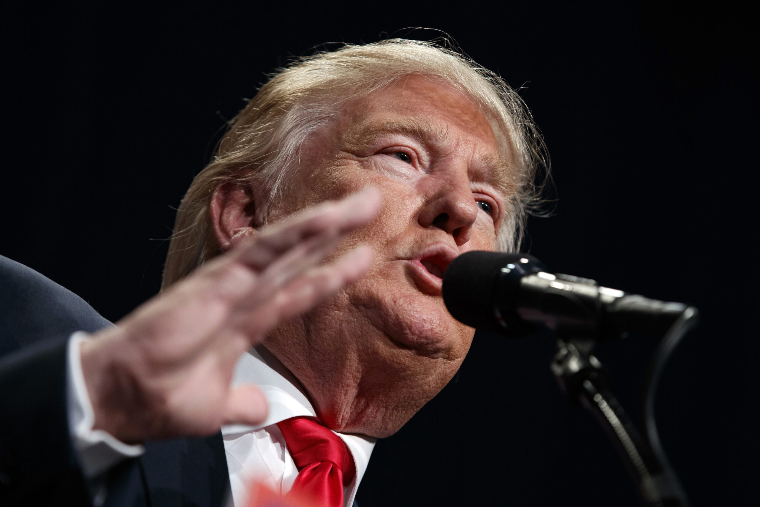 Thirty former GOP lawmakers oppose Trump